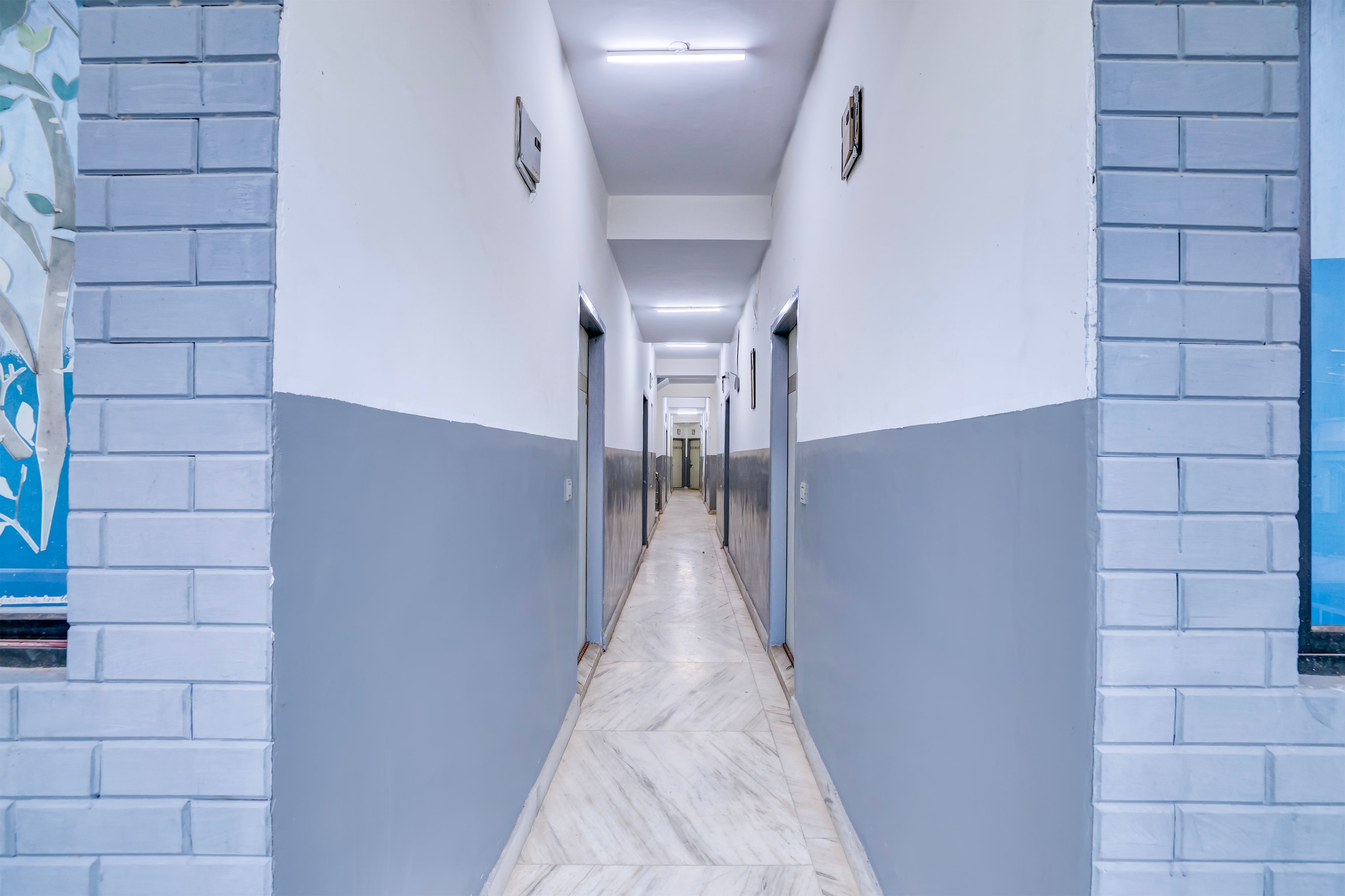 Super Hotel O DLF Phase 1 Metro Station Gurugram in Gurgaon