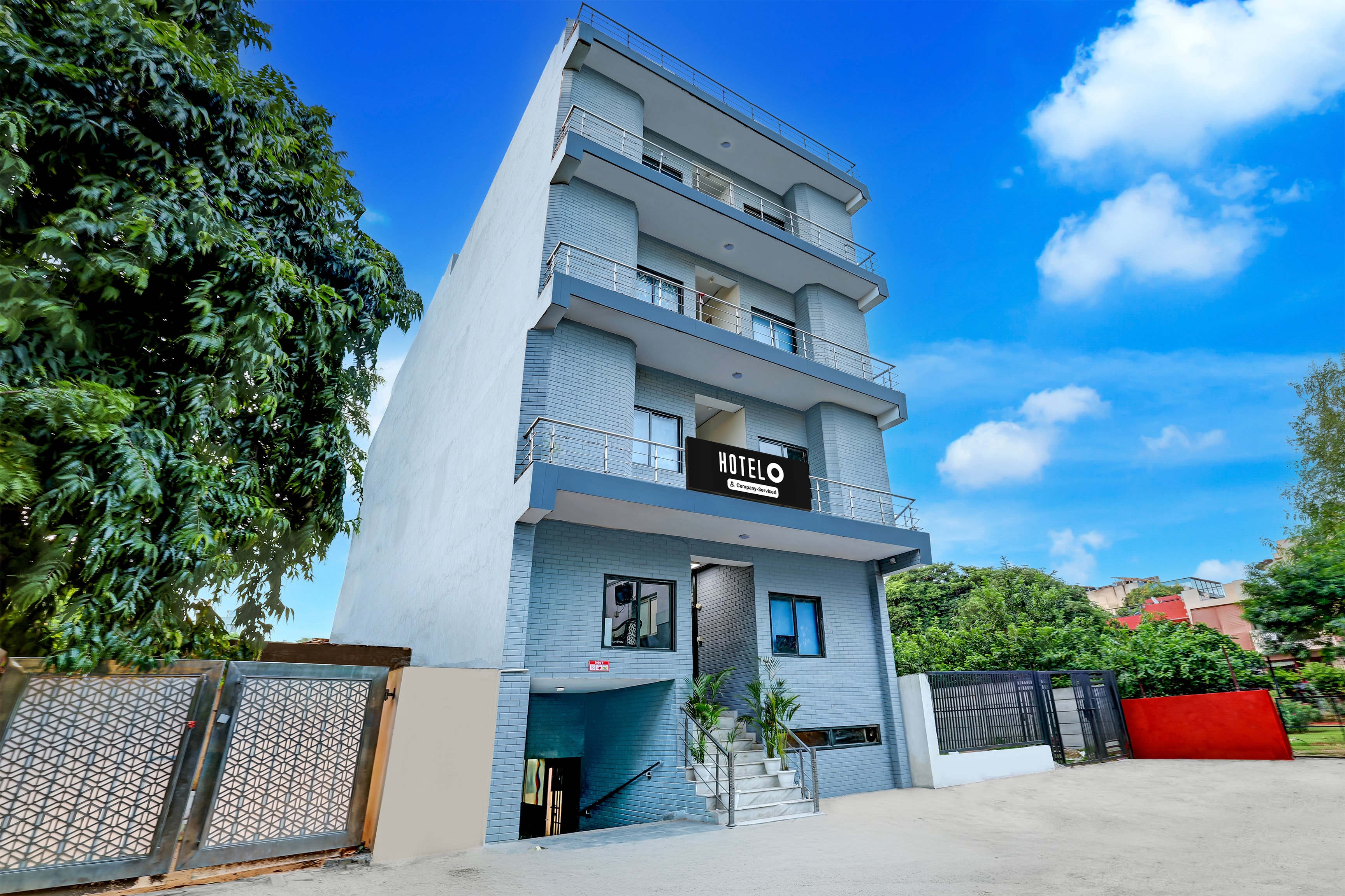 Super Hotel O DLF Phase 1 Metro Station Gurugram in Gurgaon