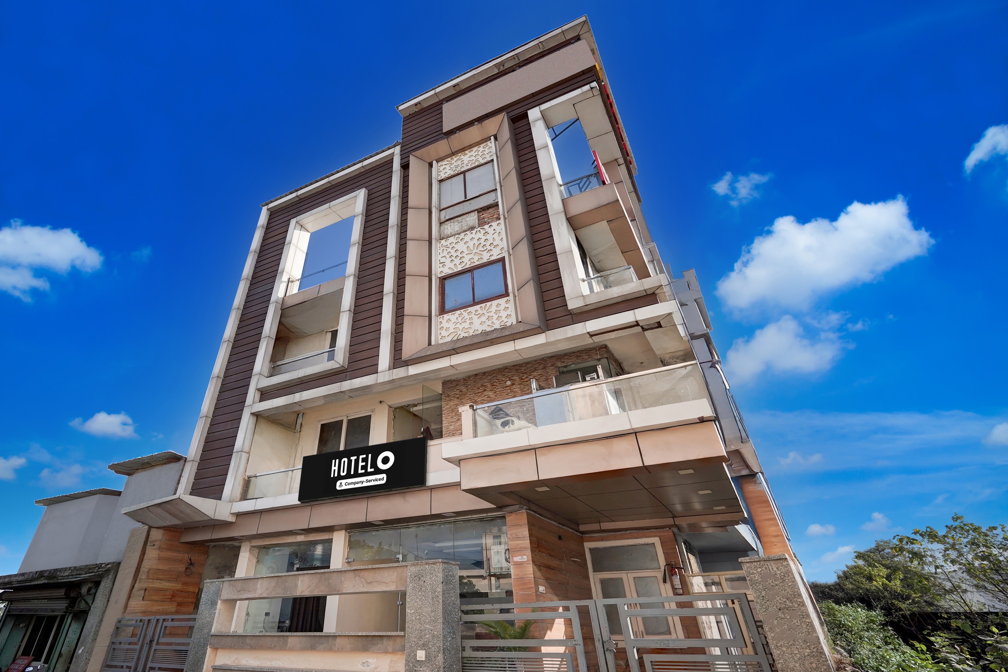 Super Hotel O GMS Road Near Bus Stand in Dehradun