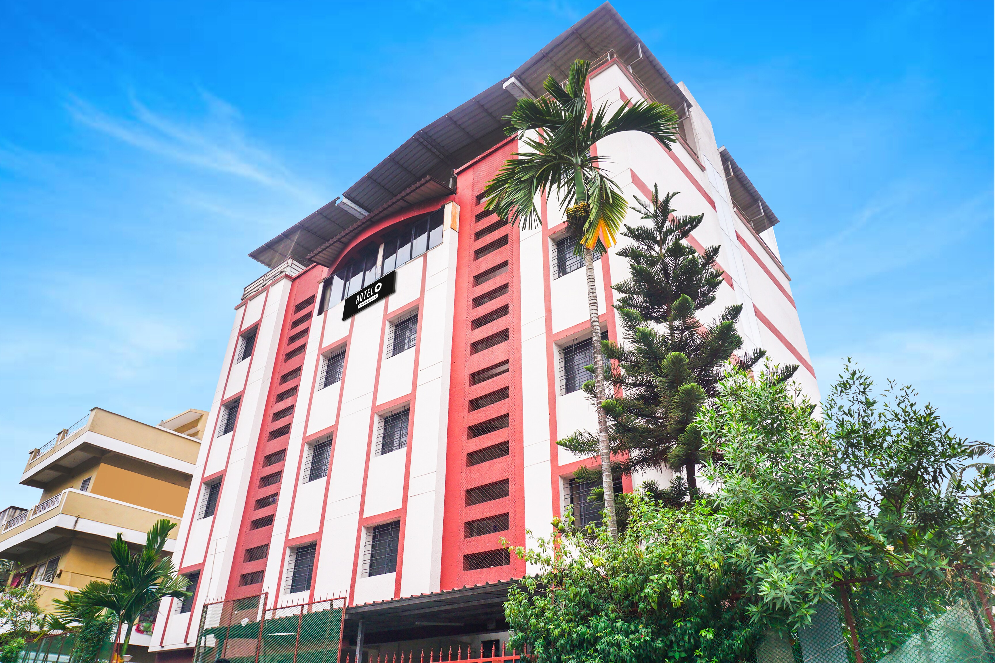 Super Hotel O Jadhav Nagar Near Sinhgad College in Pune