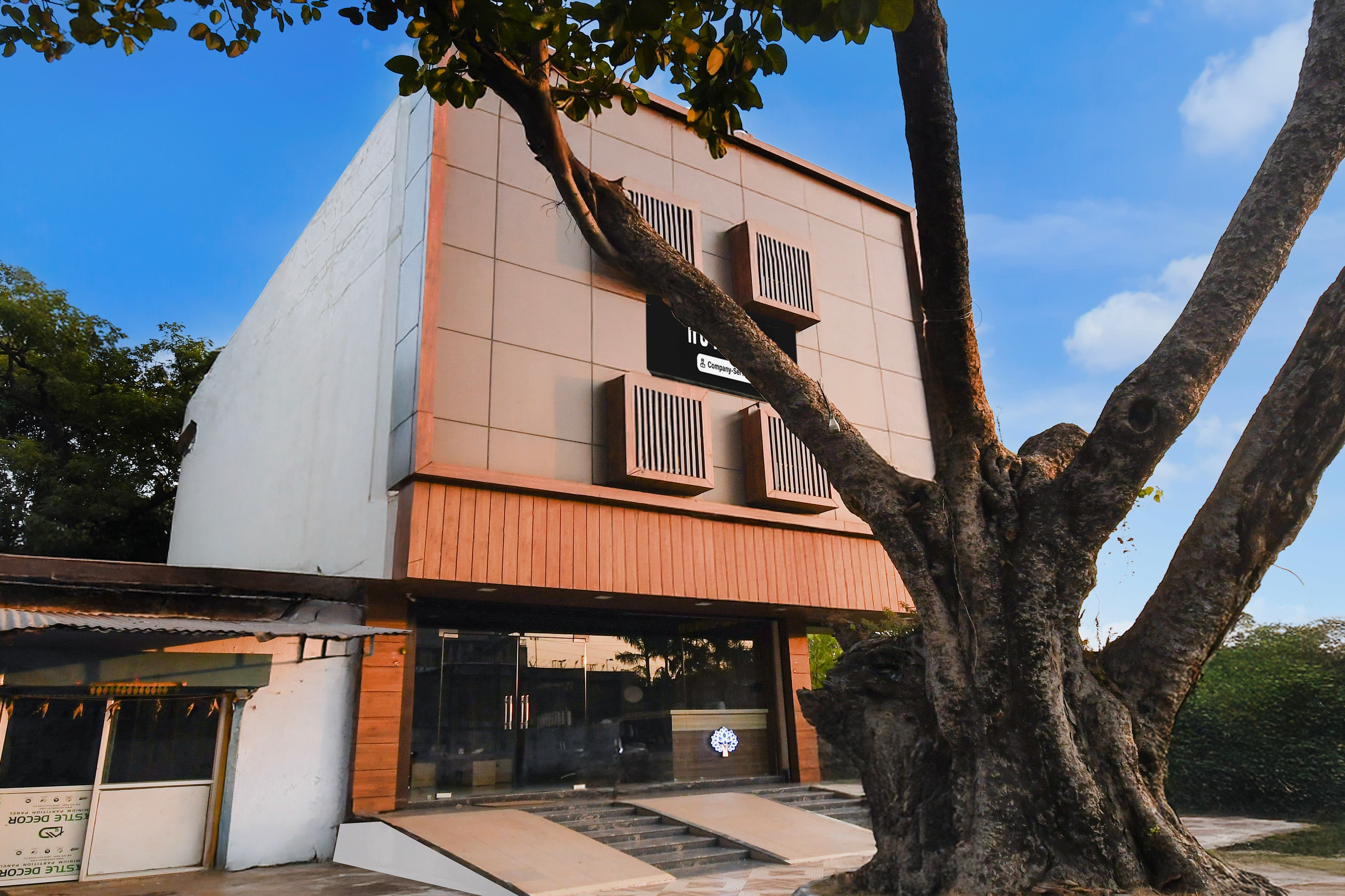 Super Hotel O Jamshedpur Near Burma Mines Formerly Hotel Square in Jamshedpur