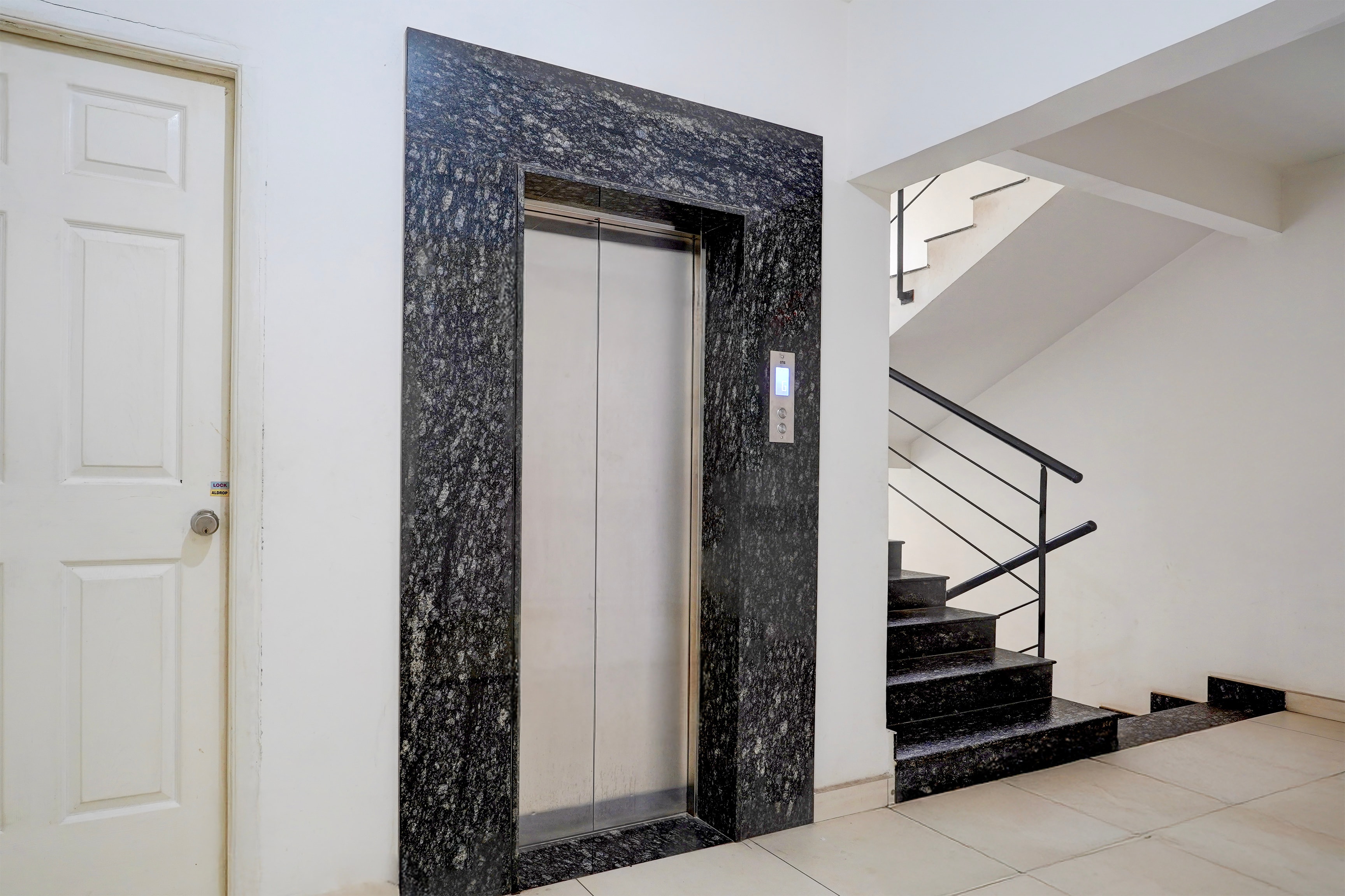 Super Hotel O KSR Bengaluru City Junction Formerly Gurudev Residency in Bangalore