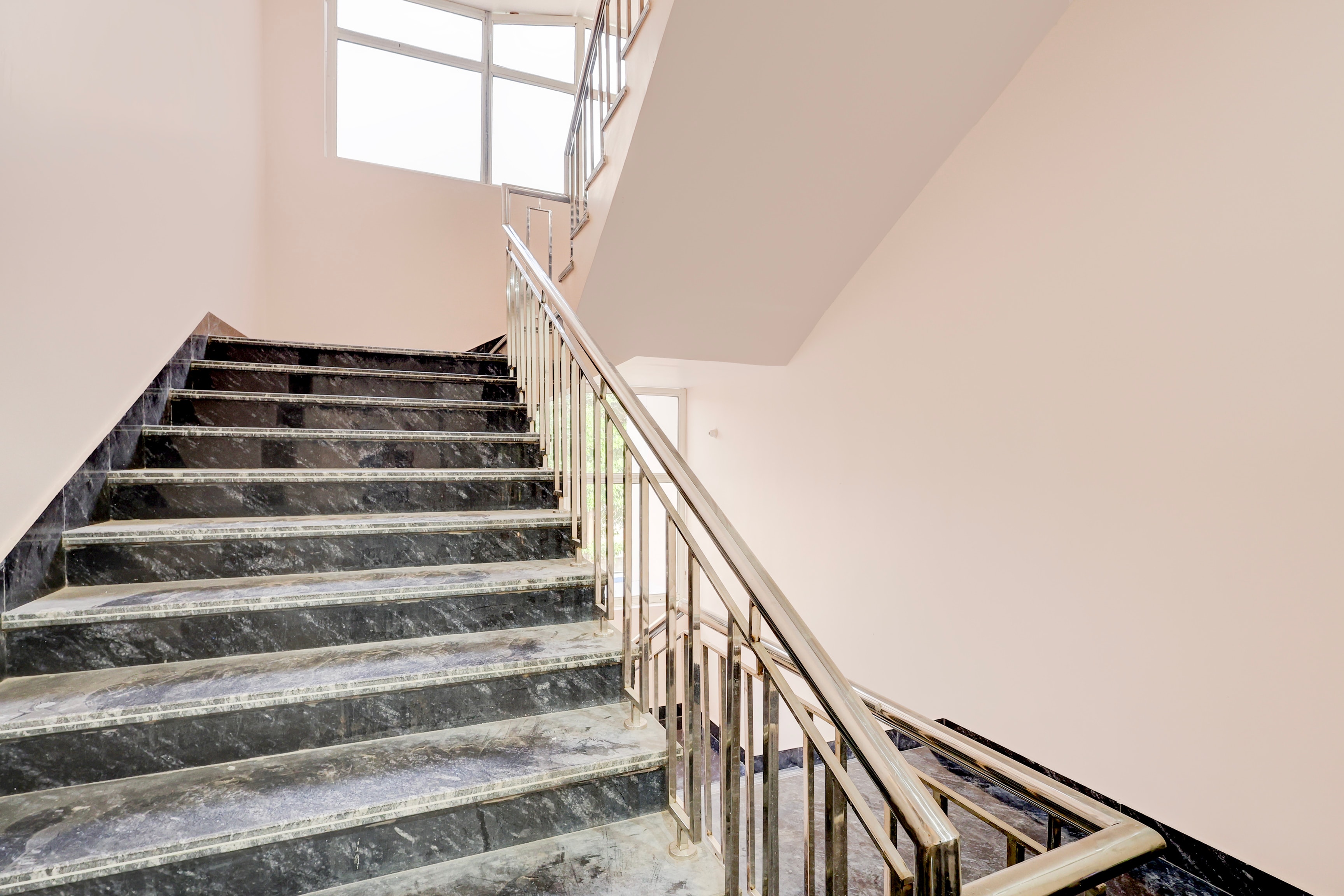 Super Hotel O Pari Chowk Formerly The Divine KRC in Noida