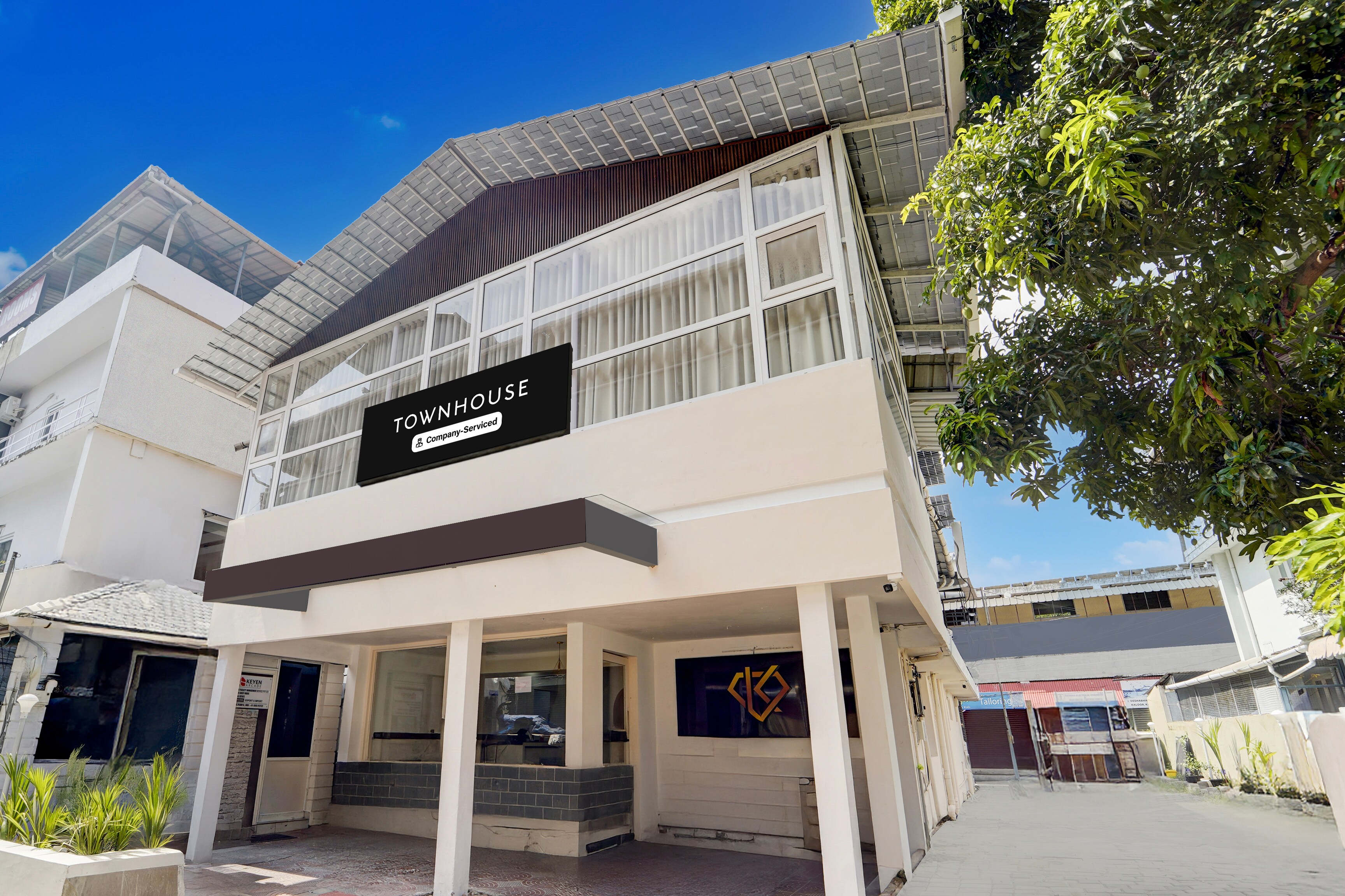 Super Townhouse Deshabhimani Road Kaloor Kochi in Kochi