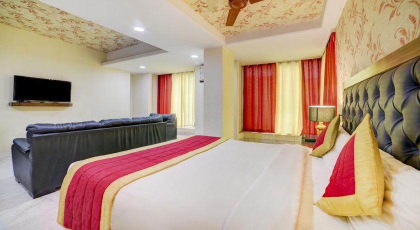 Hotel White Castle in Noida
