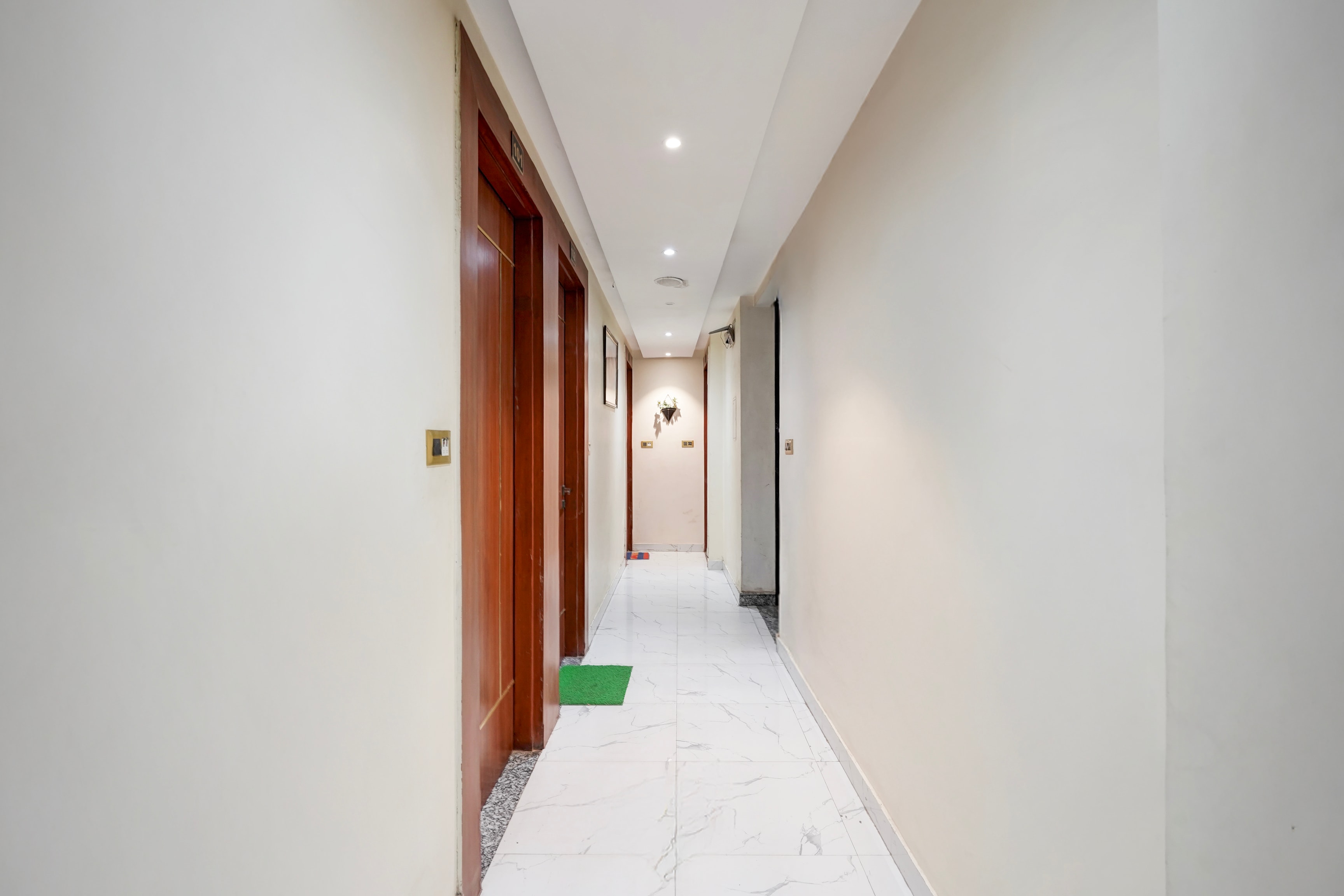 Super Townhouse Kali Ghat Prayagraj Formerly Ramesh Palace in Prayagraj