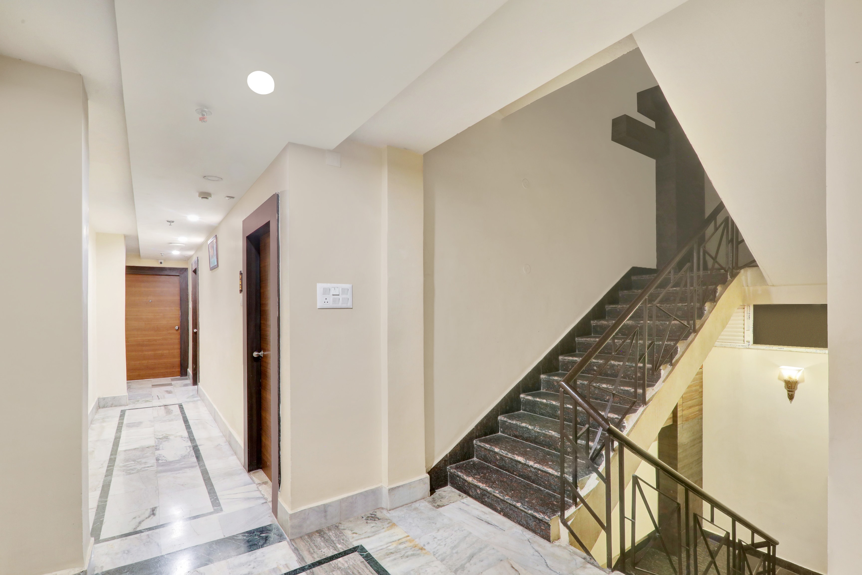 Super Townhouse Kankarbagh Formerly Kunwar Alcajars in Patna