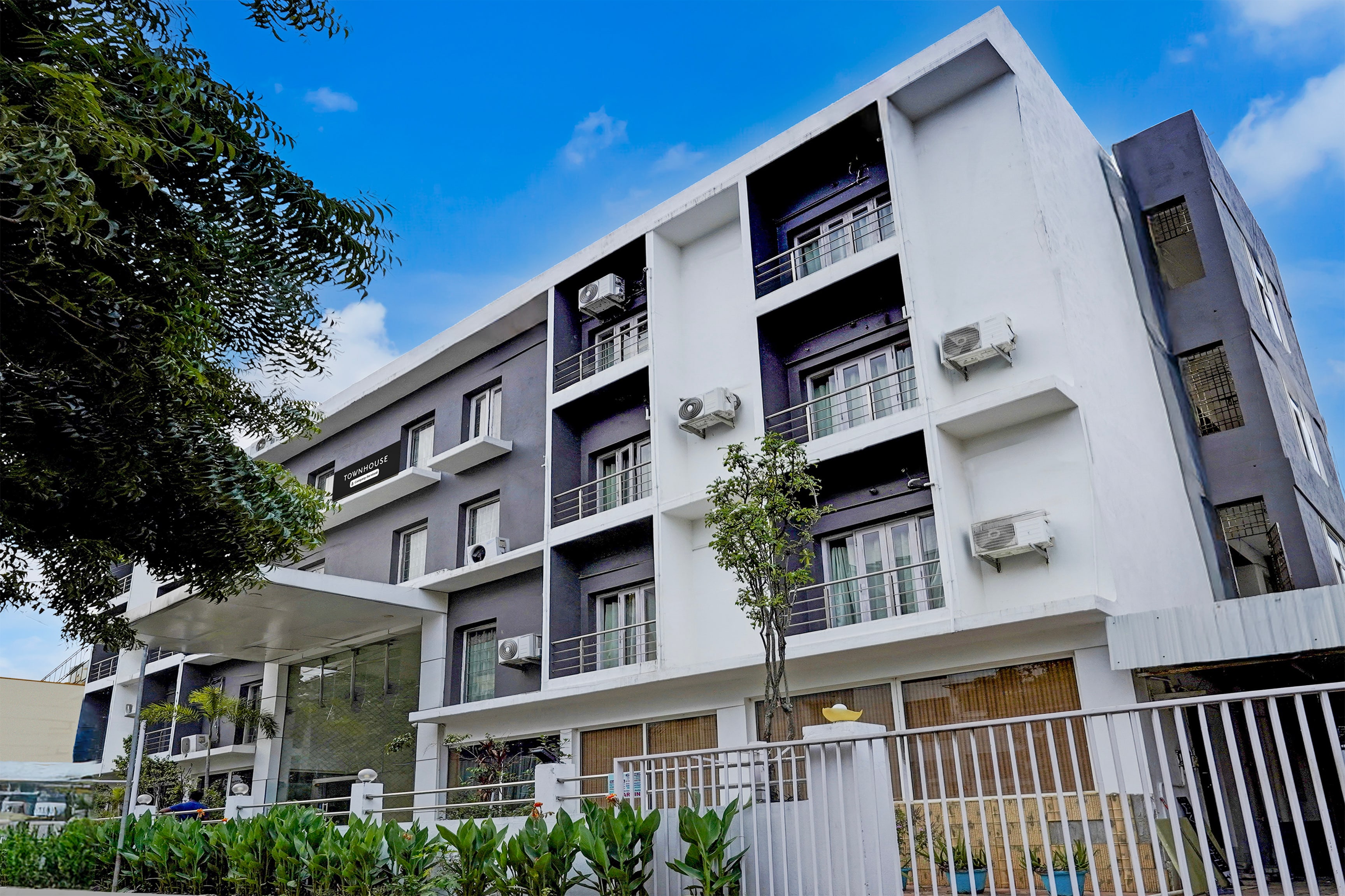 Super Townhouse Medavakkam Near Jayachandran in Chennai