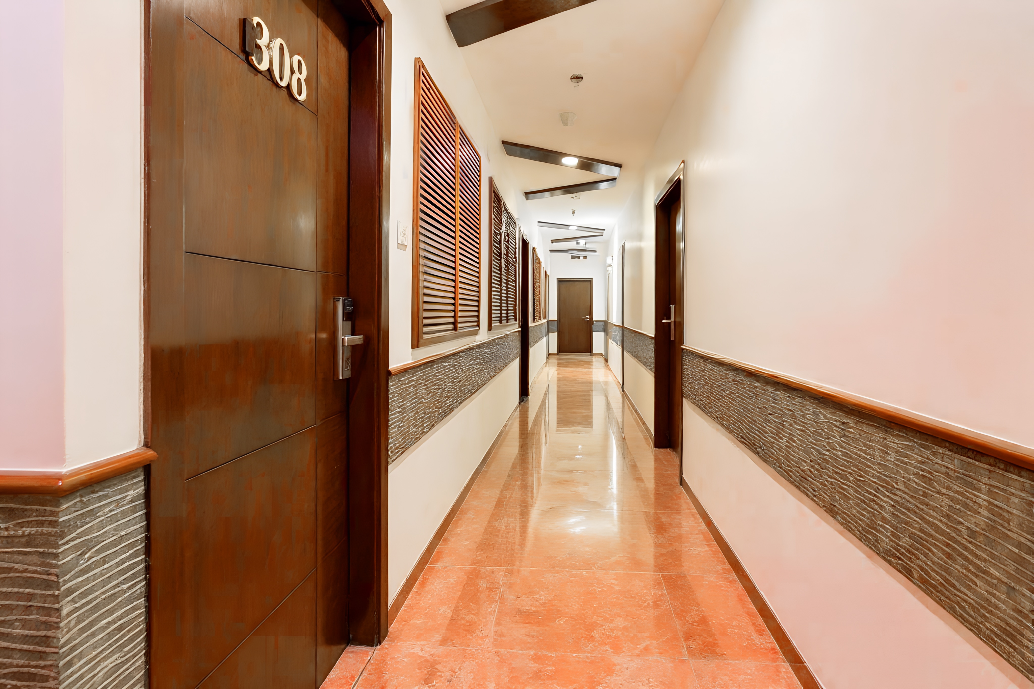 Super Townhouse Oak Times Square Le Western in Mumbai