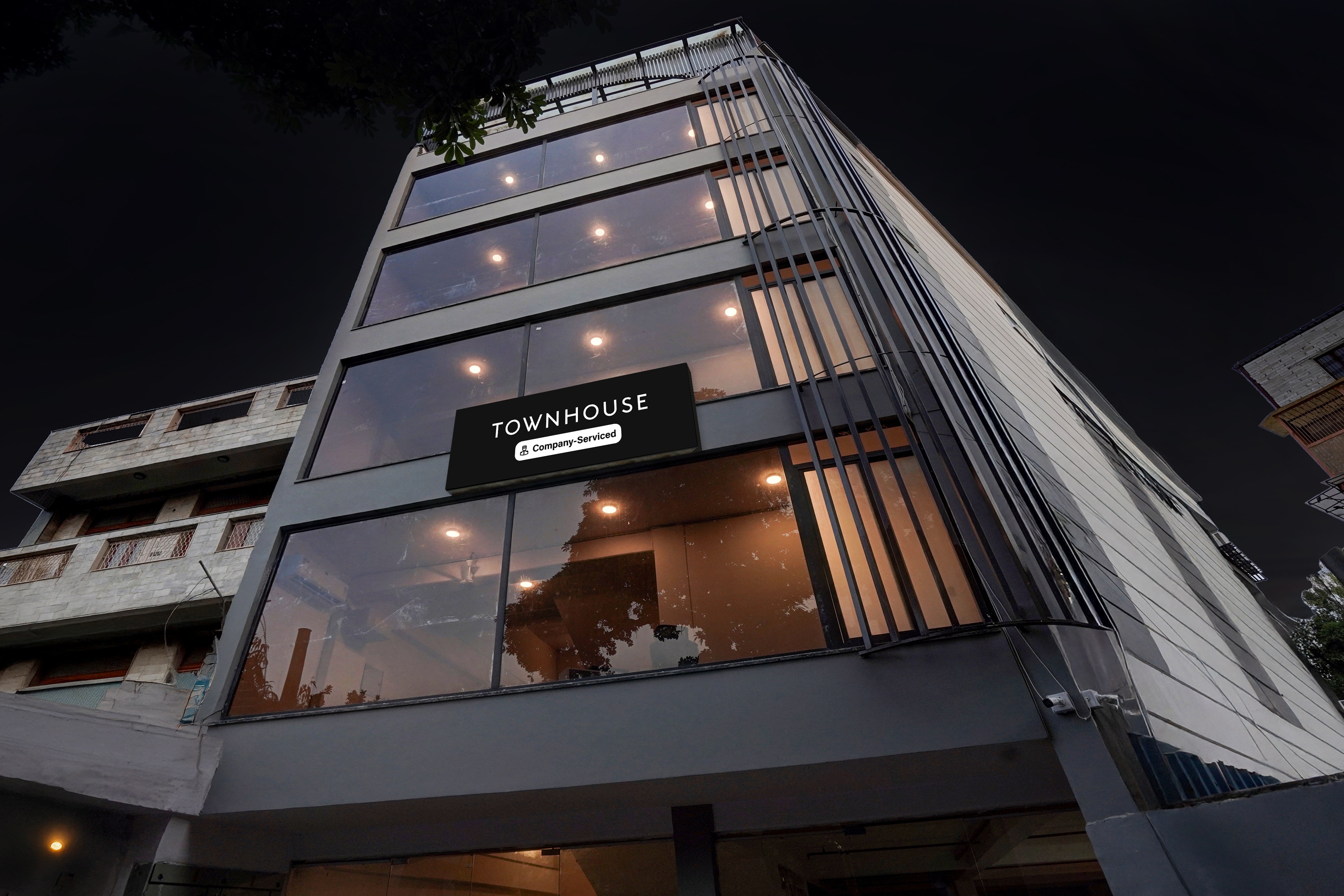 Super Townhouse Preet Vihar Metro Station in Delhi