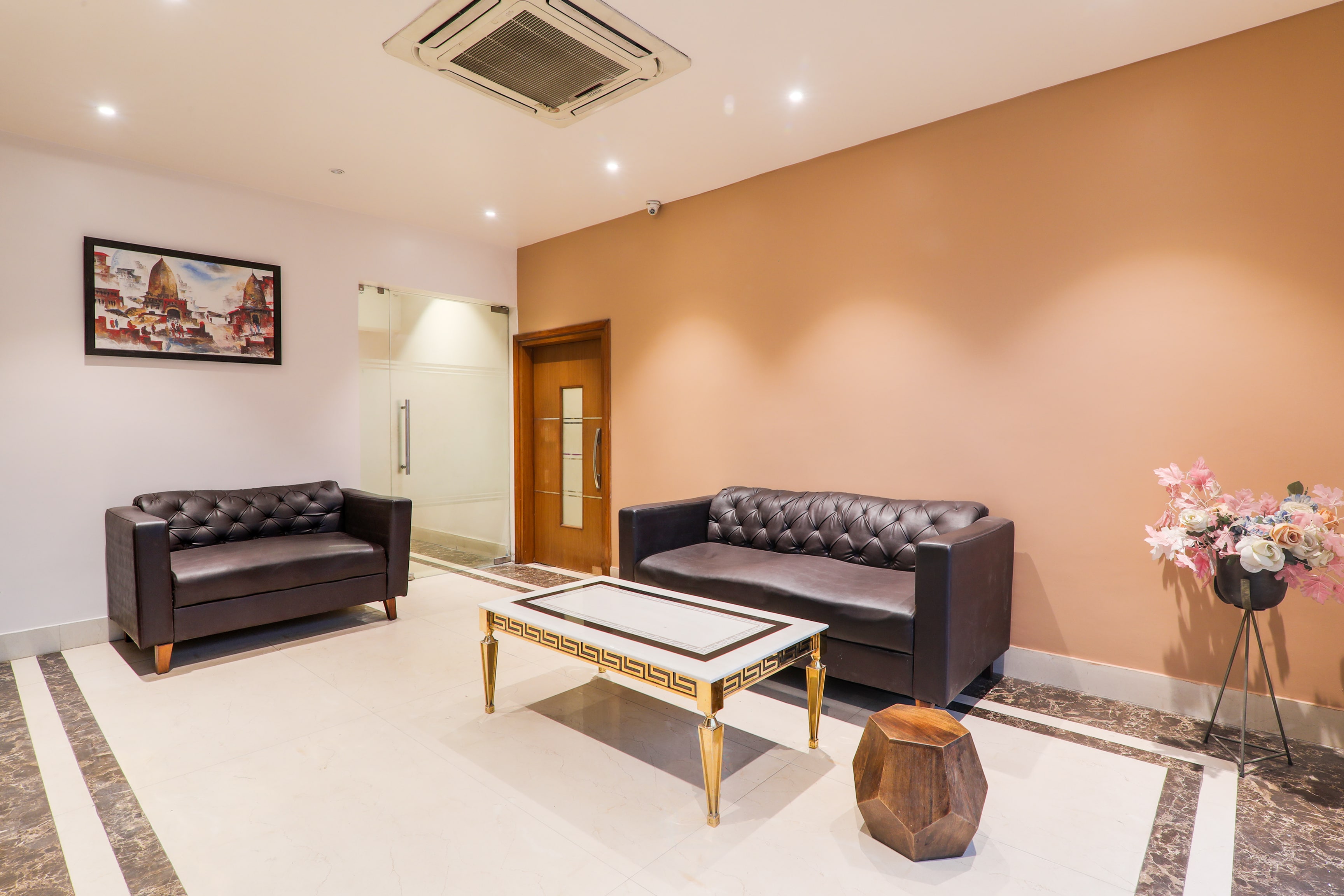 Super Townhouse Viraj Khand Formerly Veridian Inn in Lucknow