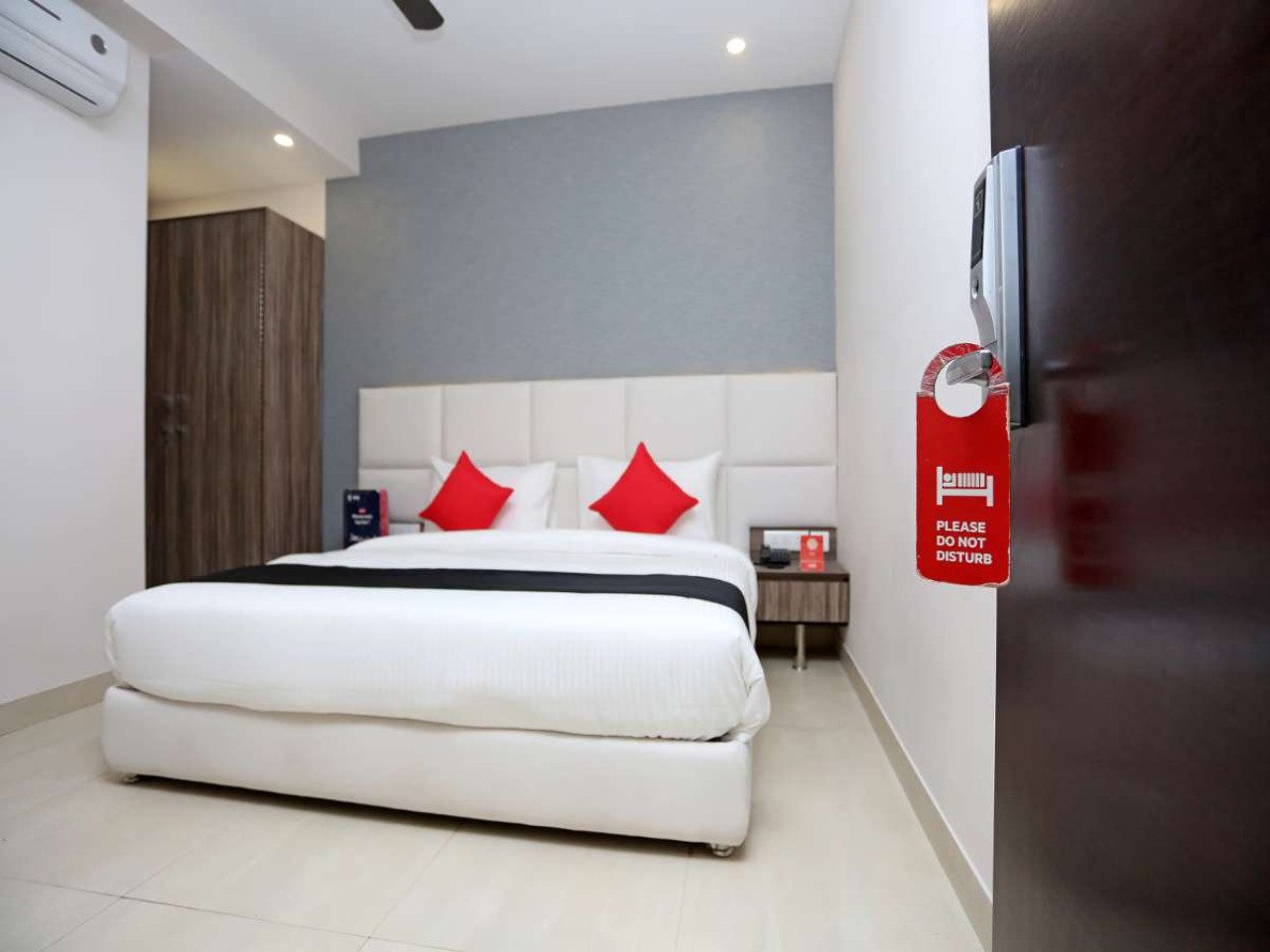 Hotel Mavens Inn in Gurgaon