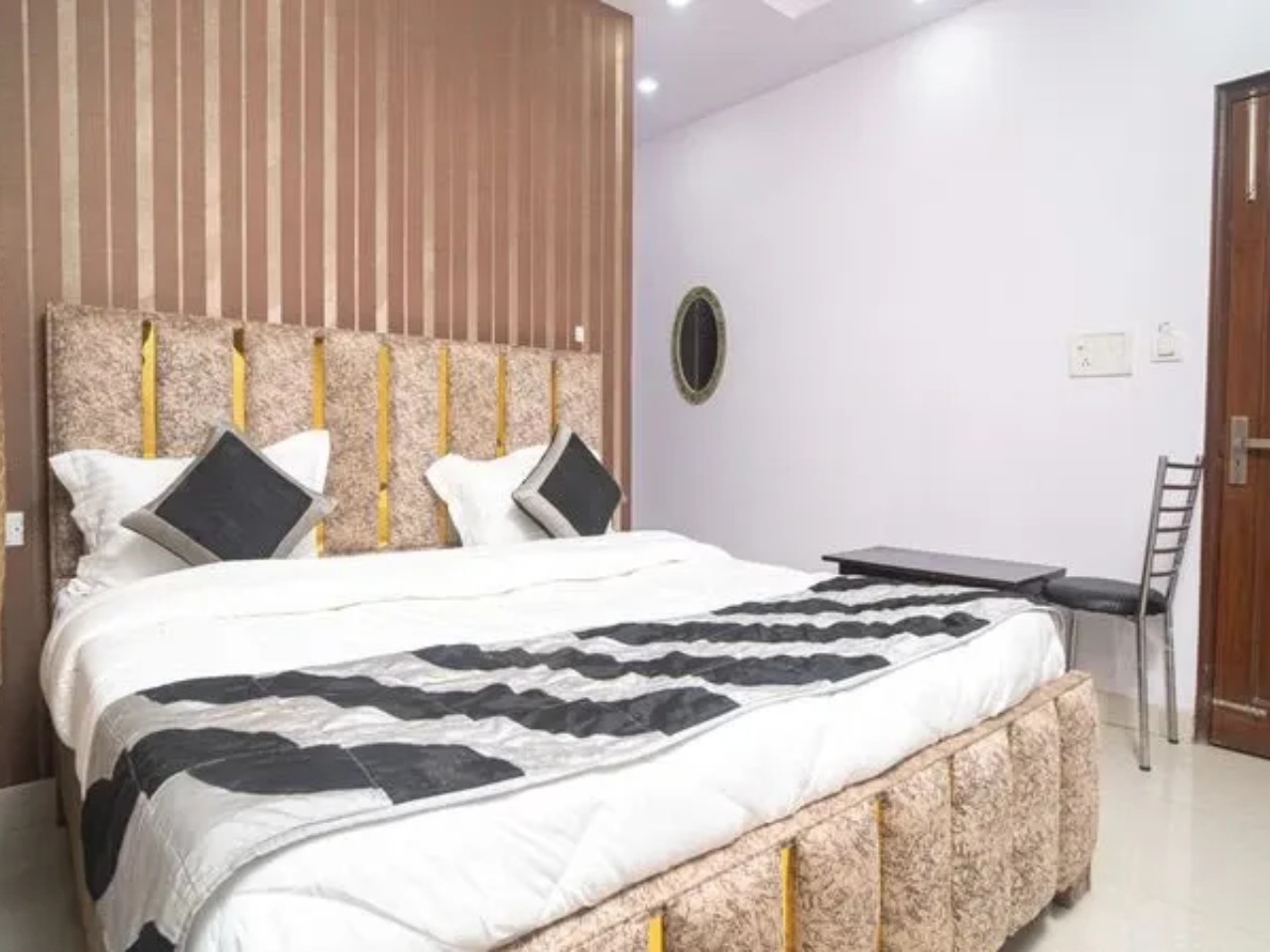 Hotel Green Snapper in Delhi