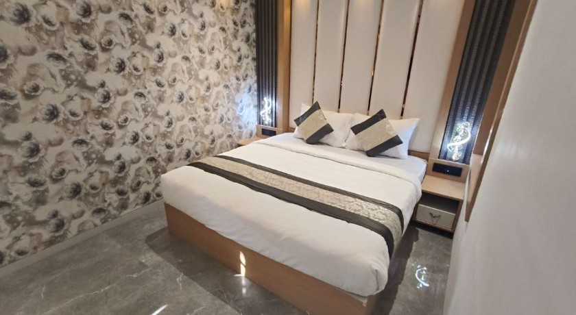 Hotel Saffron Grand in Thane