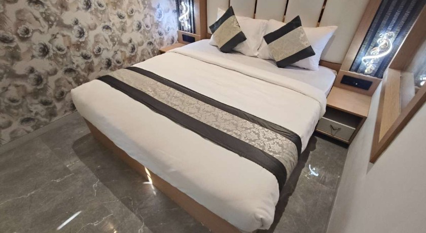 Hotel Saffron Grand in Thane