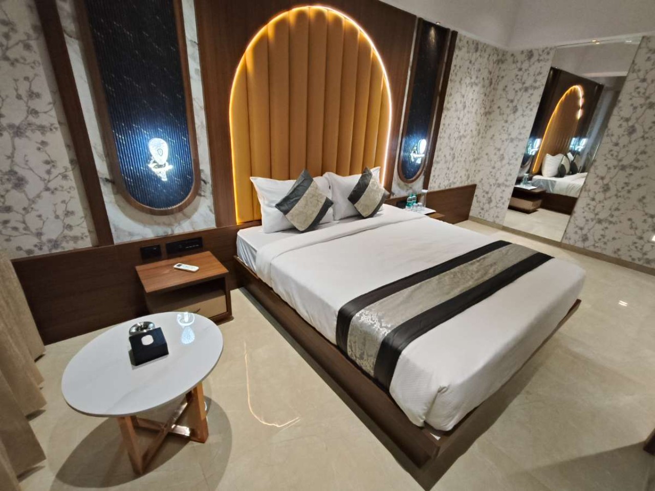 Hotel Saffron Grand in Thane