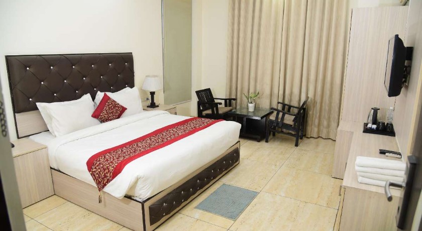 Hotel Amaara Stayz Near Medanta Hospital in Gurgaon