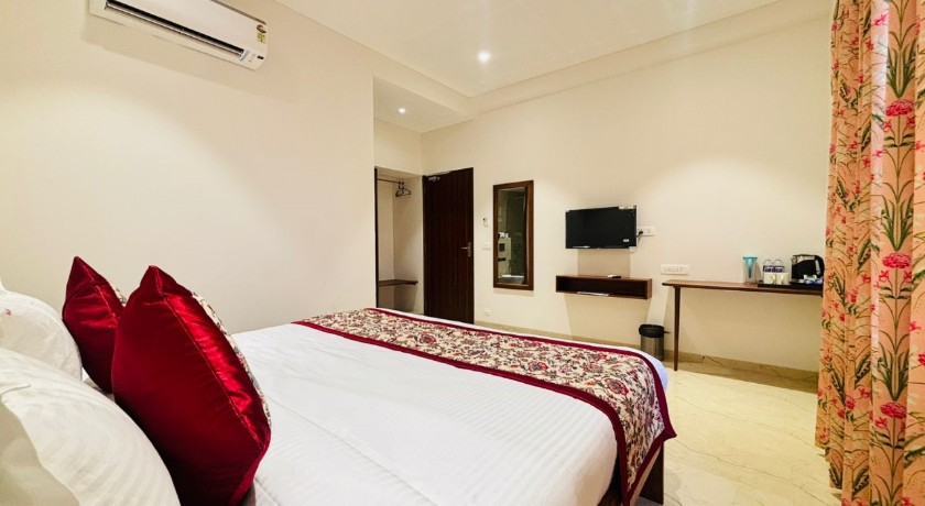 Mayas Manor - A Luxury Lake View Boutique Hotel in Udaipur