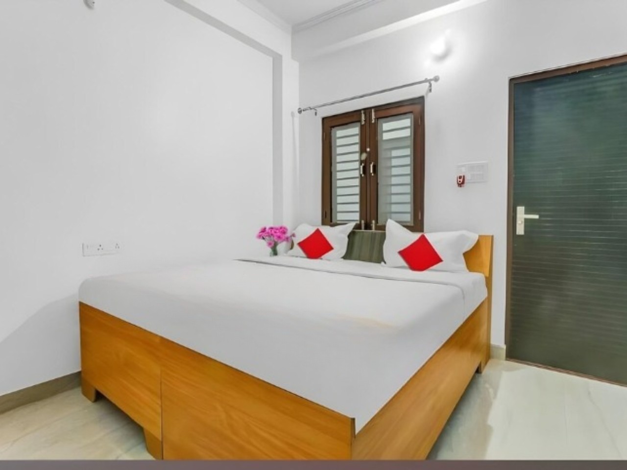 Hotel Awadh Pearl in Lucknow