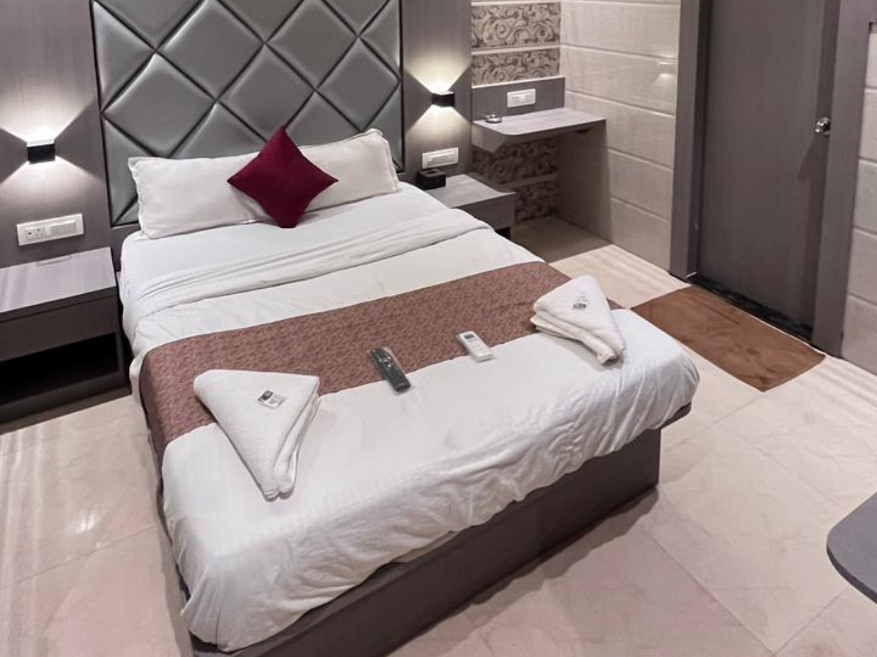 Hotel Abrol Suites in Mumbai