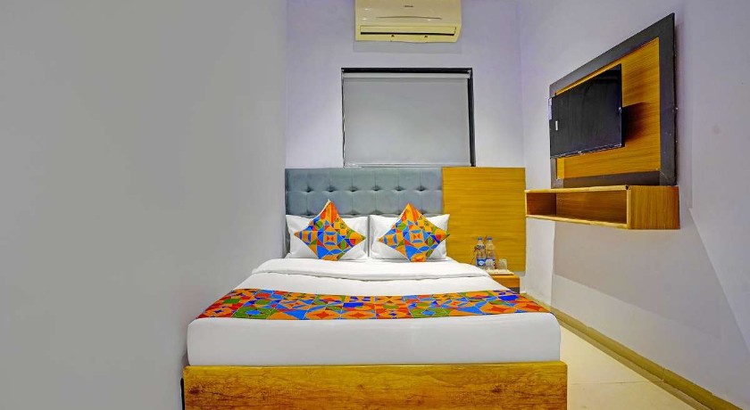 Hotel Nidhivan Palace in Surat