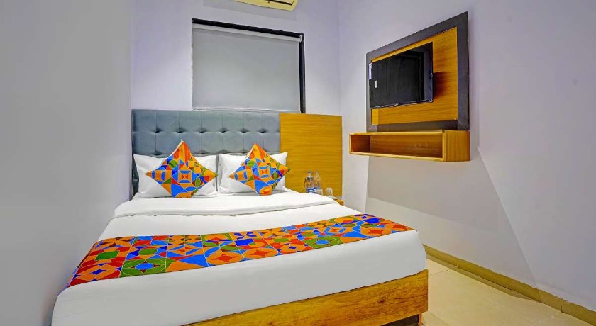 Hotel Nidhivan Palace in Surat