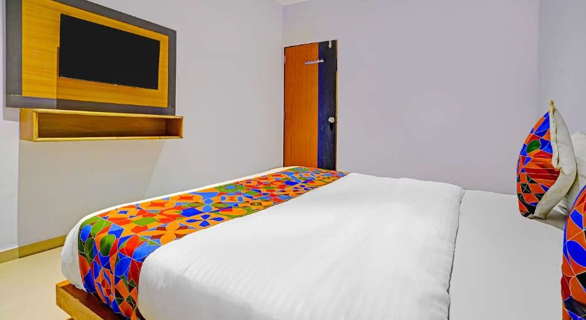 Hotel Nidhivan Palace in Surat