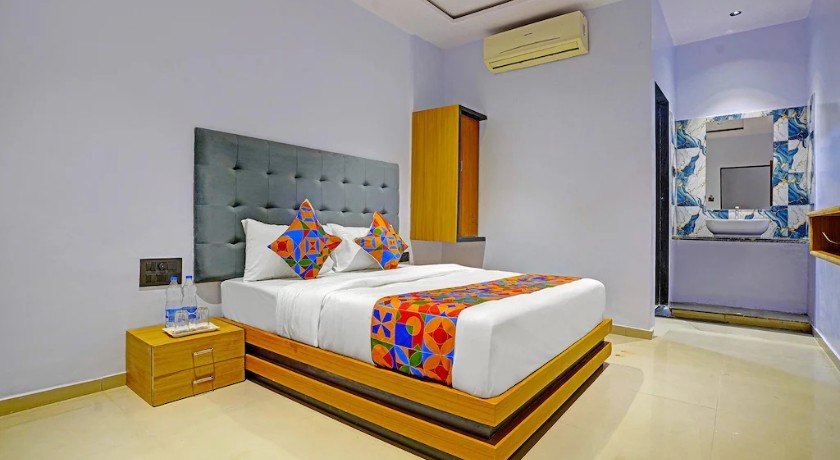 Hotel Nidhivan Palace in Surat