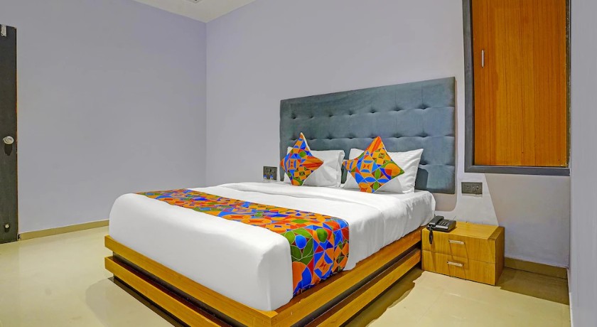 Hotel Nidhivan Palace in Surat