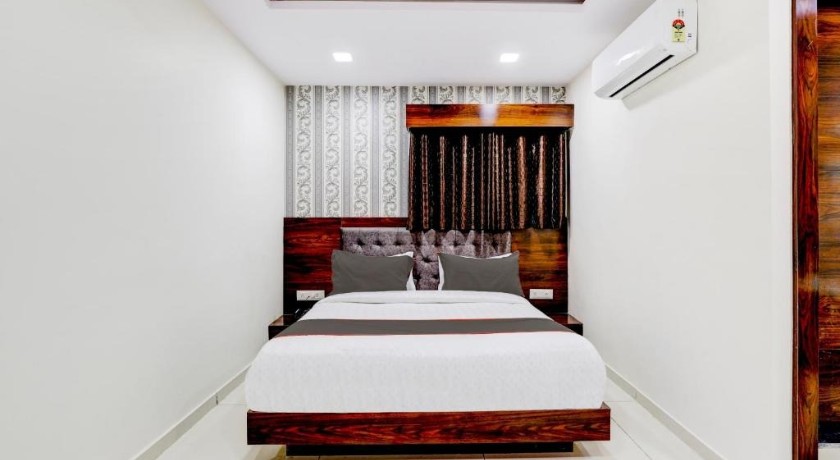 Hotel Lotus Gold in Vadodara