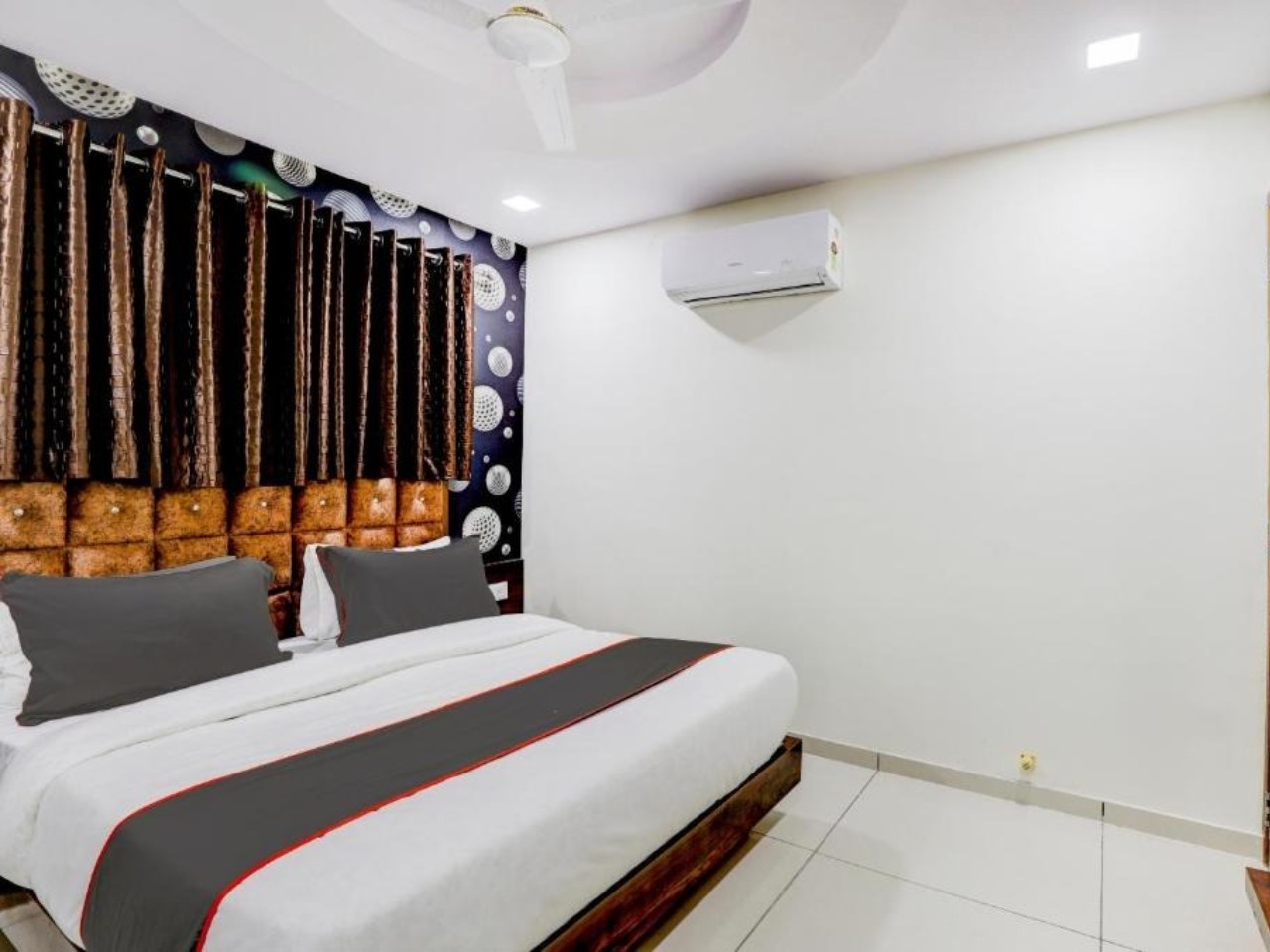 Hotel Lotus Gold in Vadodara