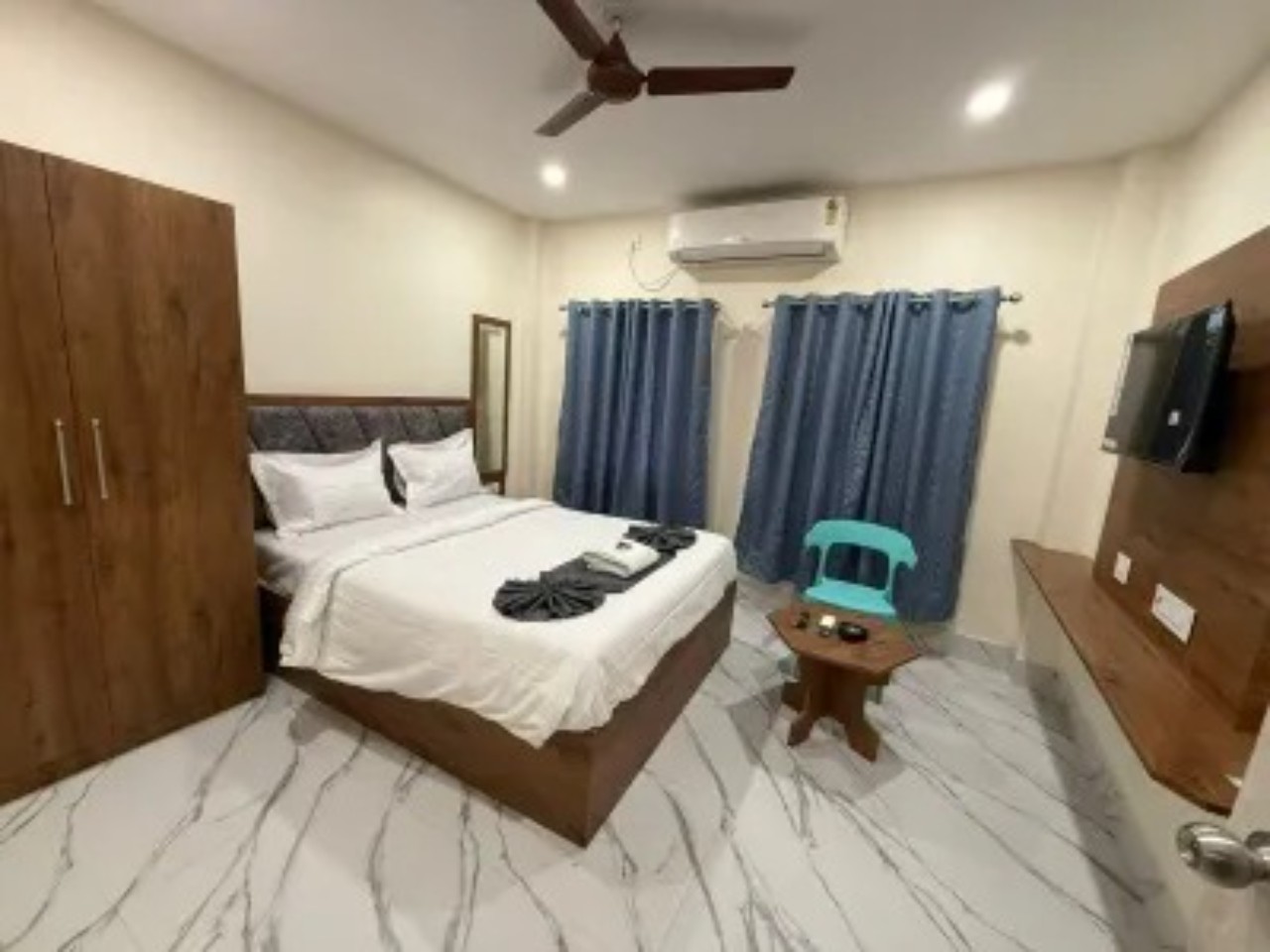 Adhiraj Inn in Kolkata