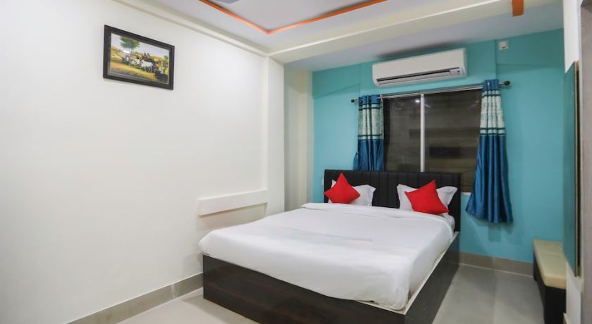 Red Velvet Siddhi vinayak in Kolkata