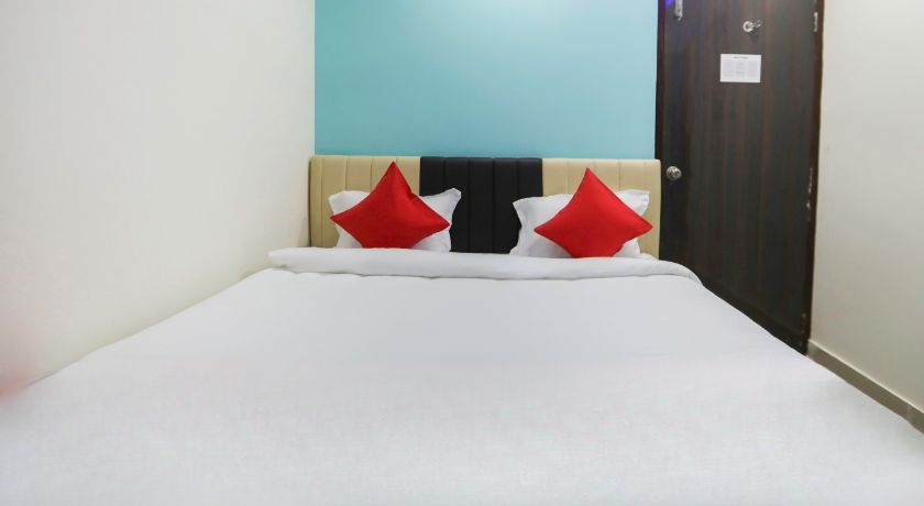 Red Velvet Siddhi vinayak in Kolkata