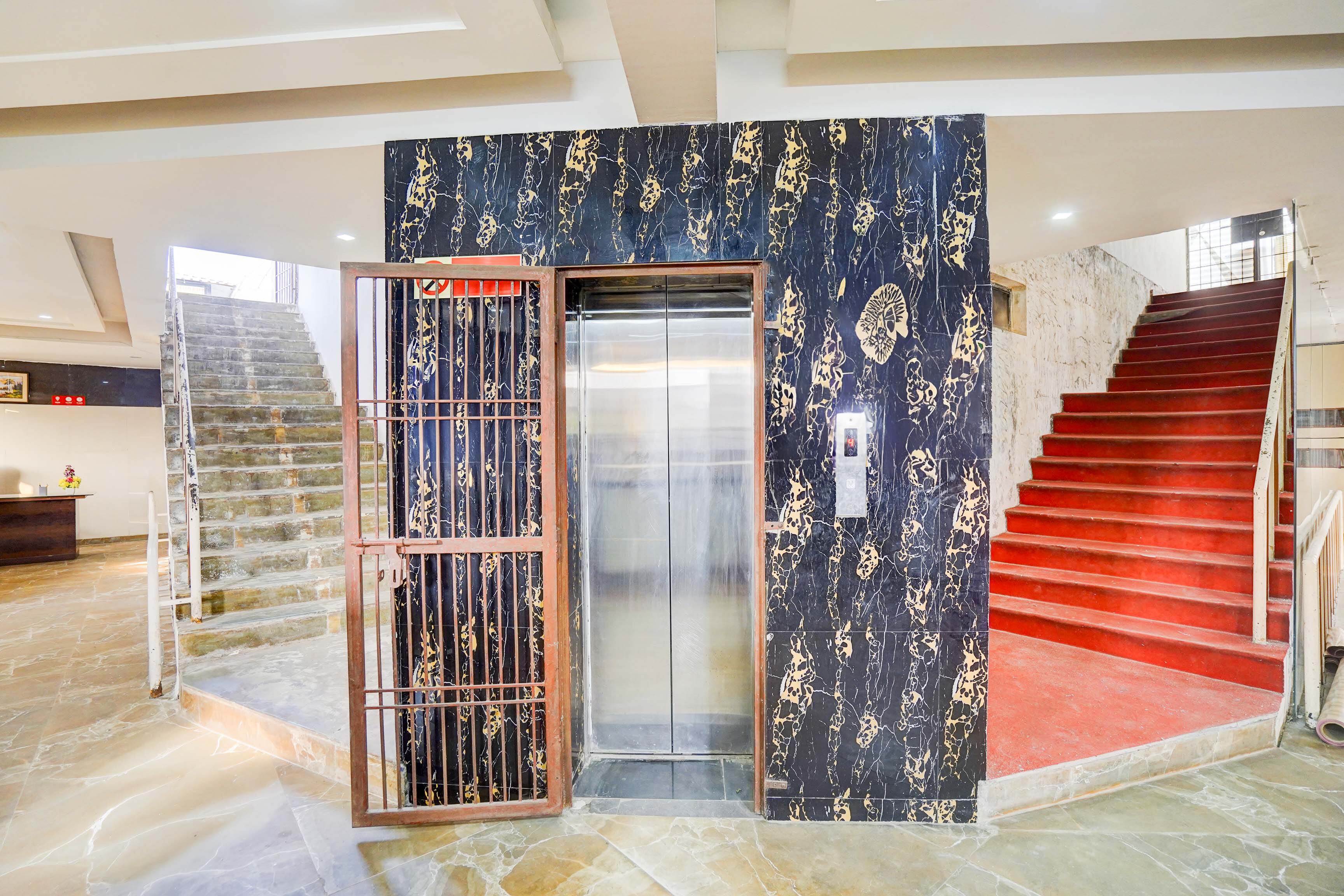 Collection O Infocity Metro Station Gandhinagar Formerly Hotel LLP in Gandhinagar