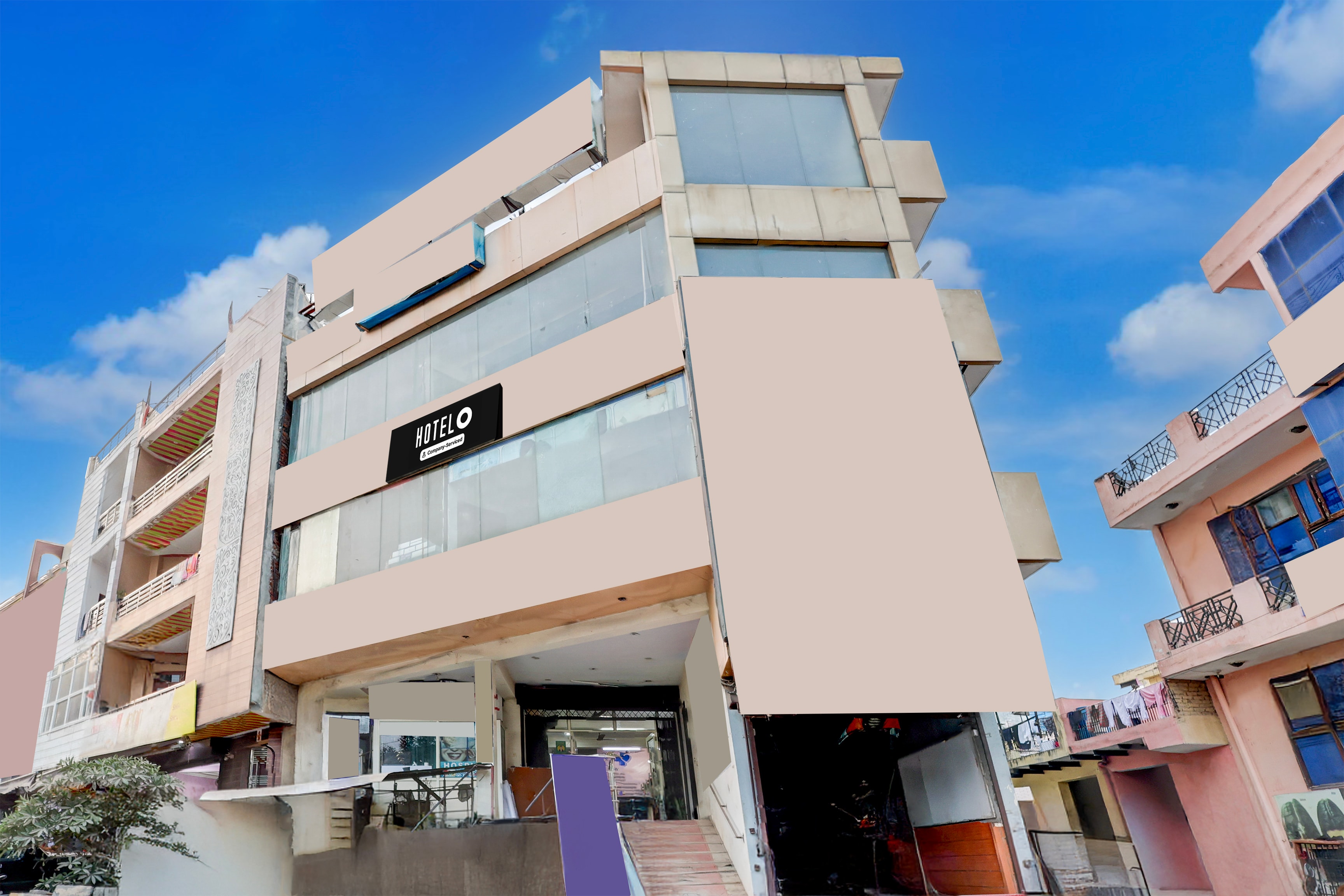 Hotel O Sector 4 Manraj Complex Gurugram in Gurgaon