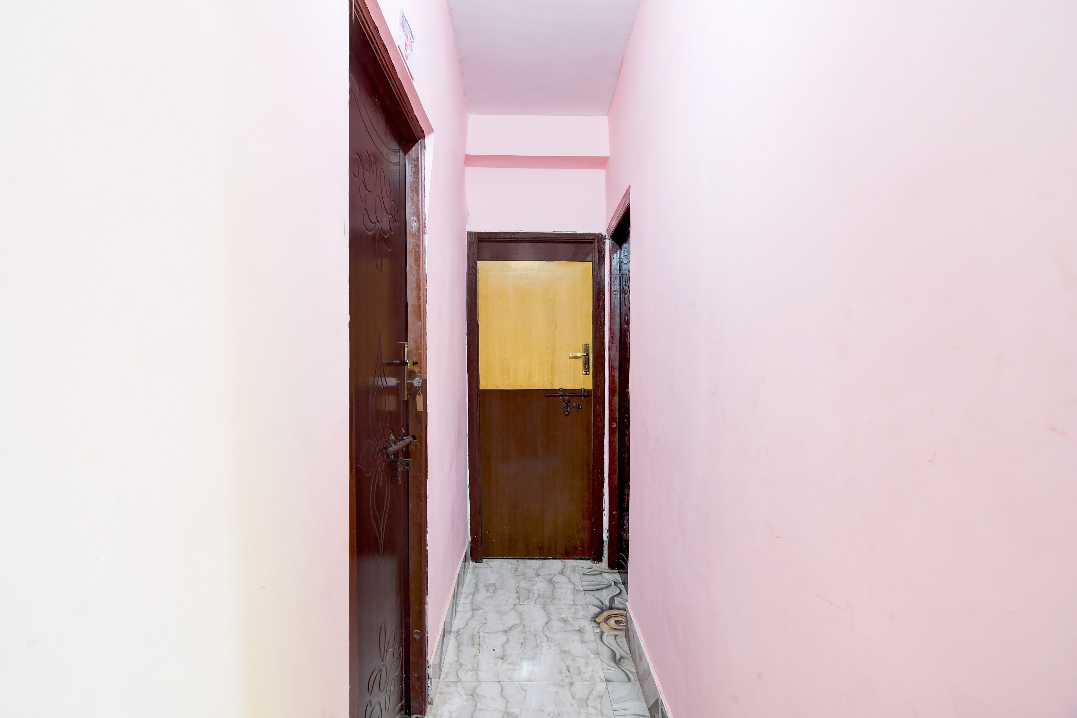 Hotel O Shakuntala Park Bus Terminus Behala in Kolkata