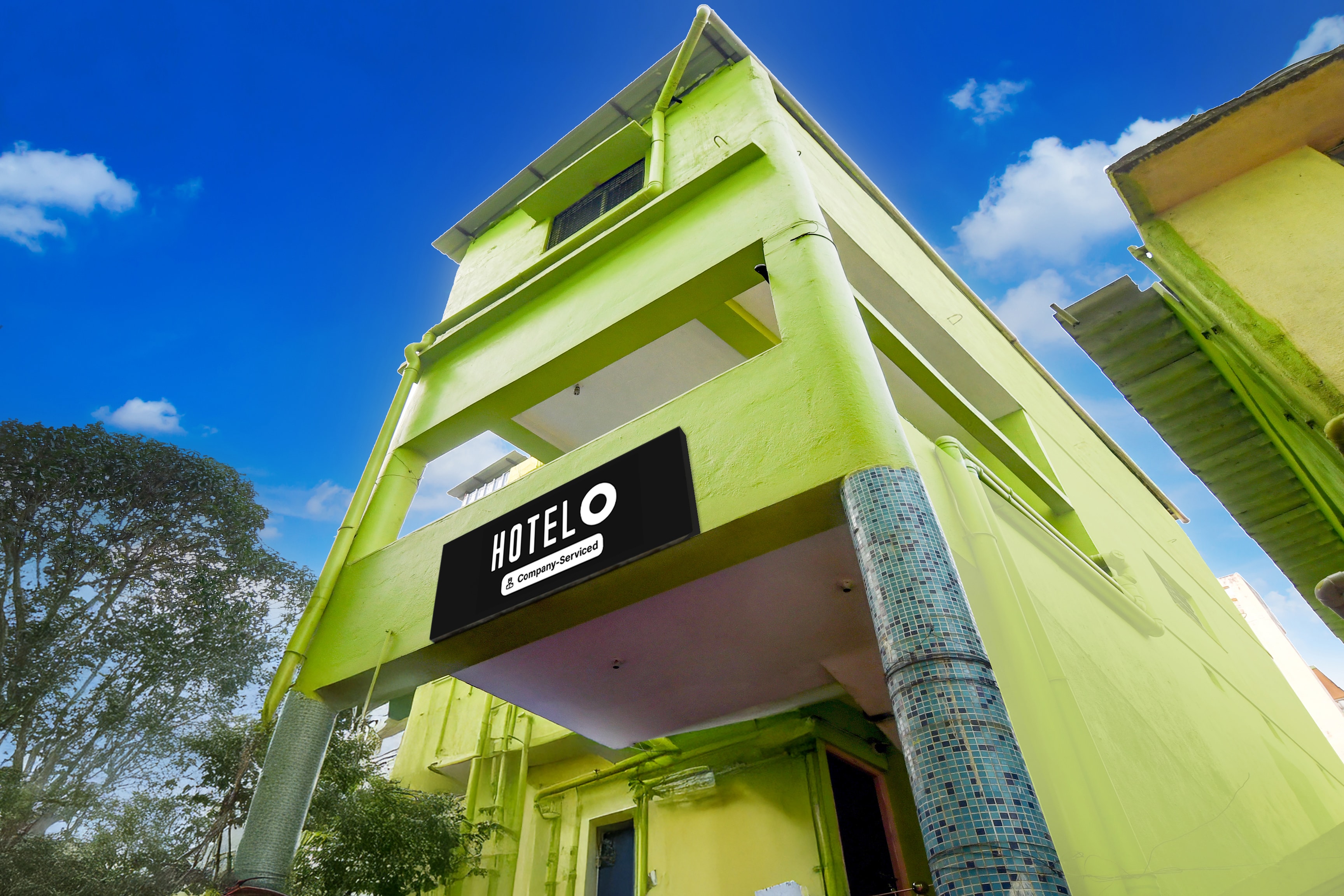 Hotel O Shakuntala Park Bus Terminus Behala in Kolkata