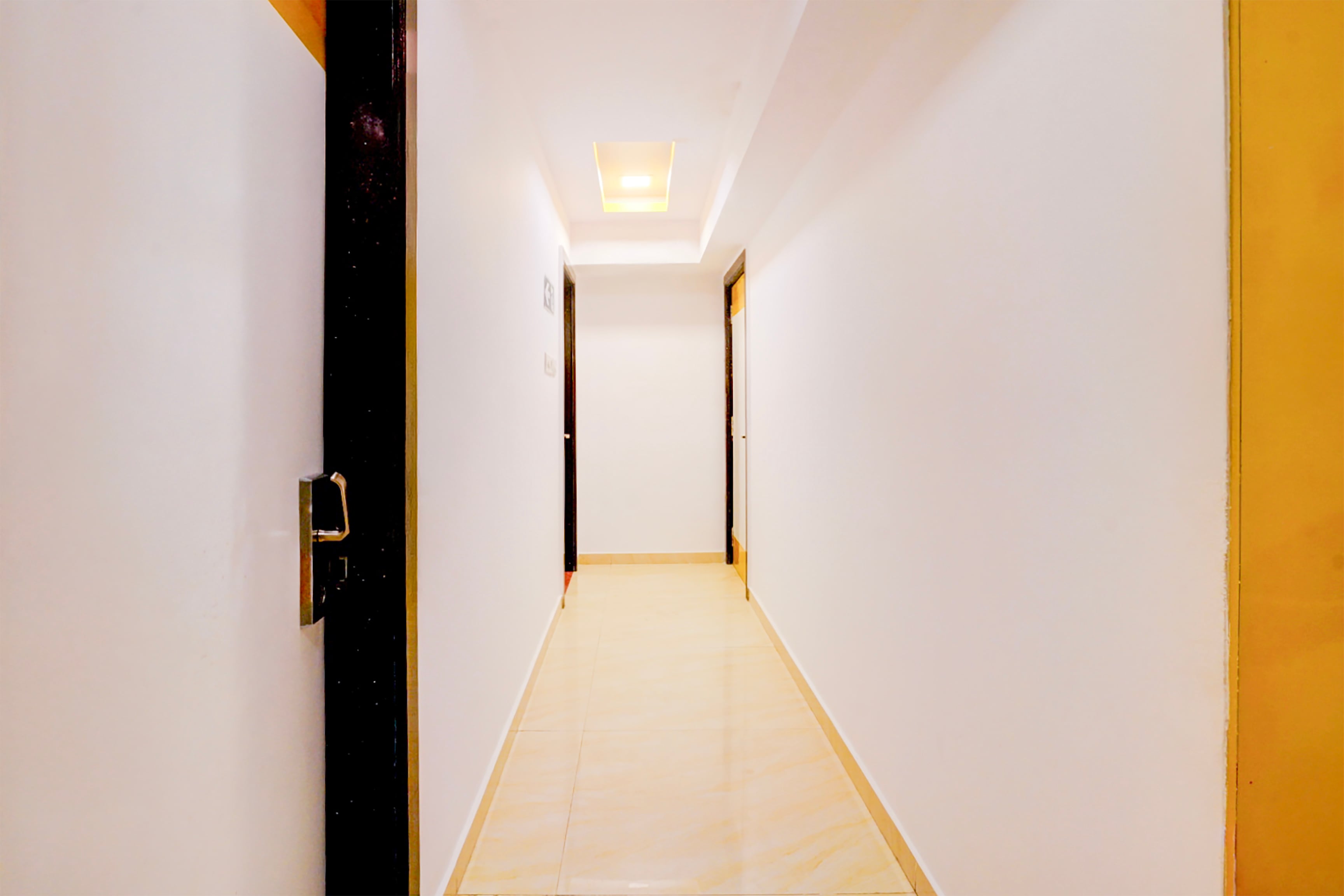 Super Collection O Andheri West Near KokilaBen Hospital in Mumbai