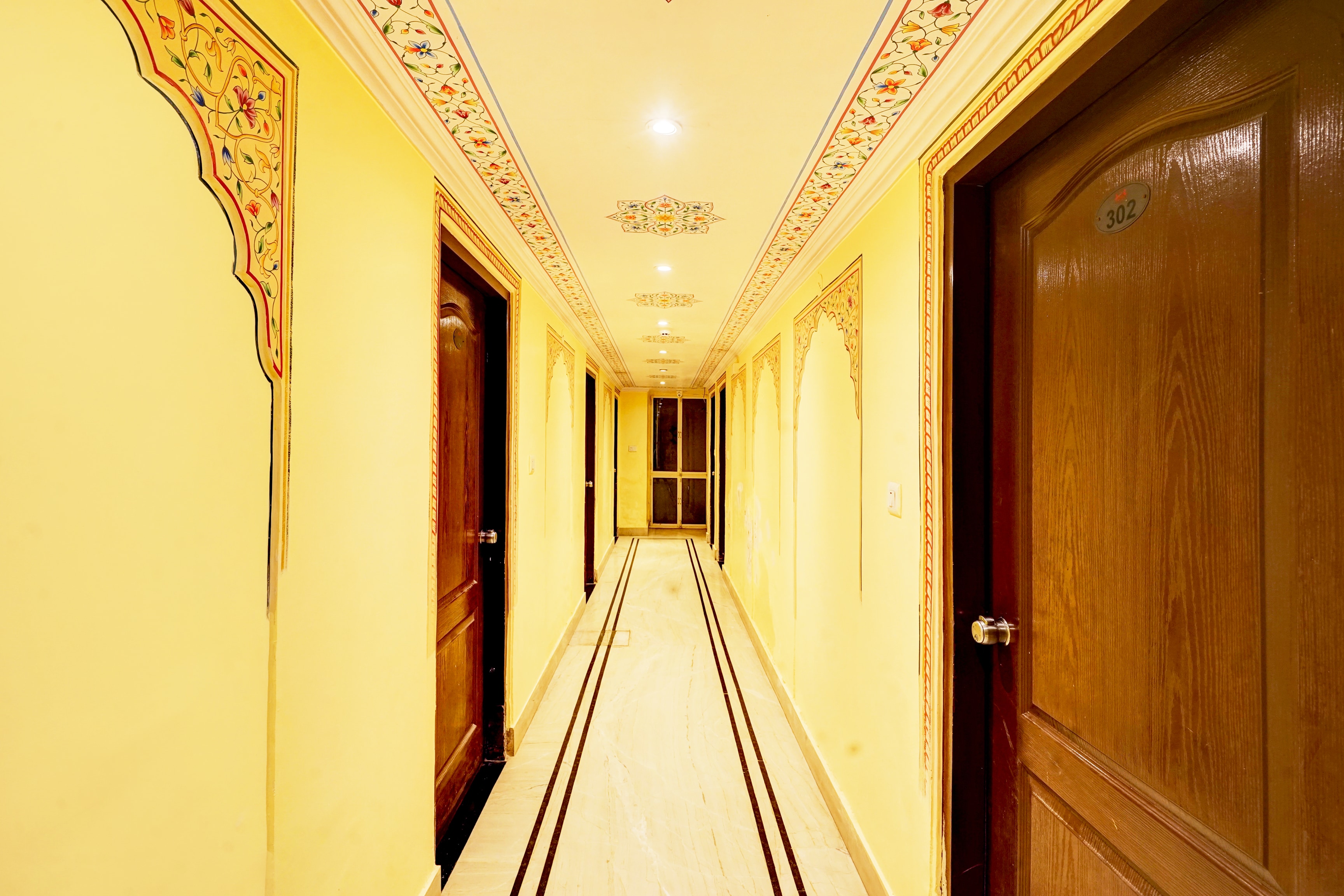 Super Collection O Gangapole Amer Road Formerly Rewa Garh in Jaipur