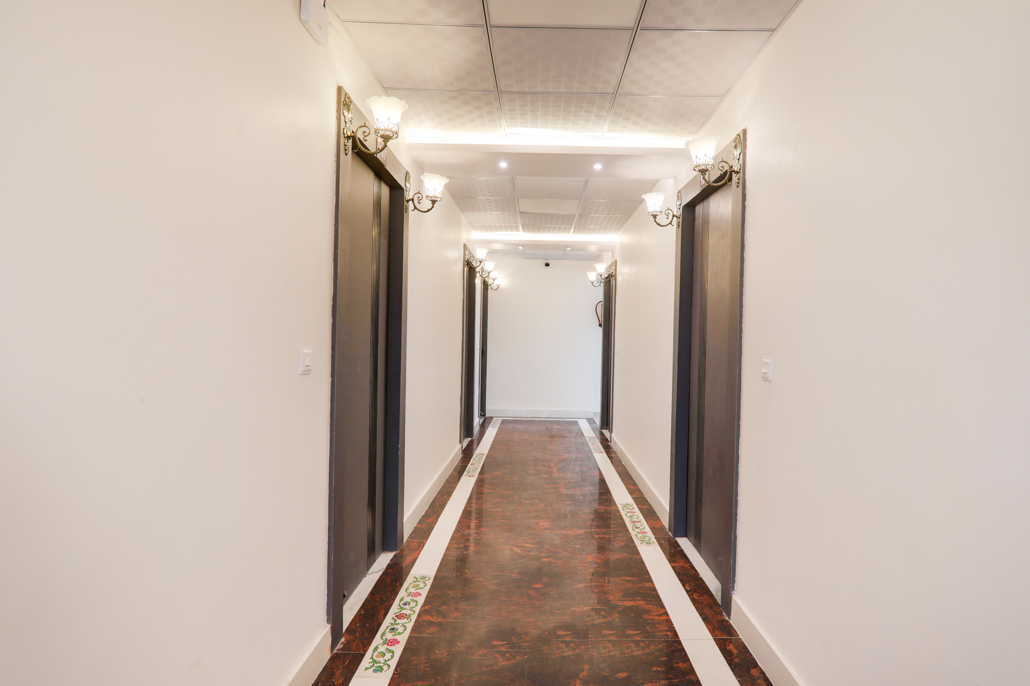 Super Collection O Quila Road Formerly JR Inn in Lucknow