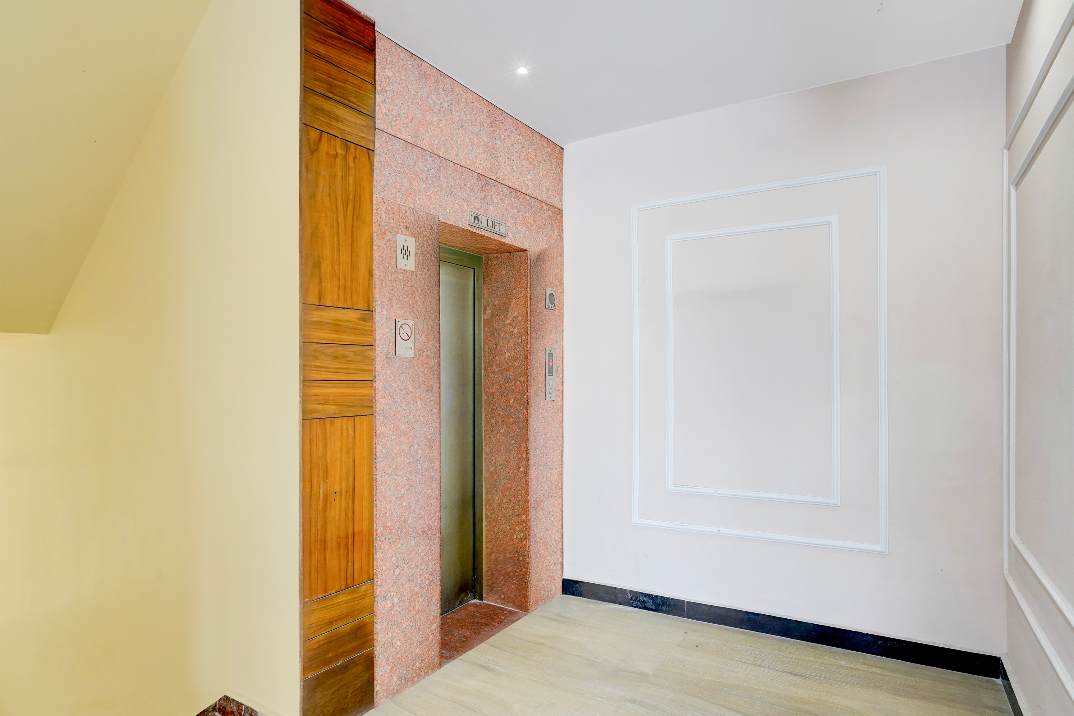 Super Collection O Railway Station Dehradun Formerly Hotel Narula in Dehradun