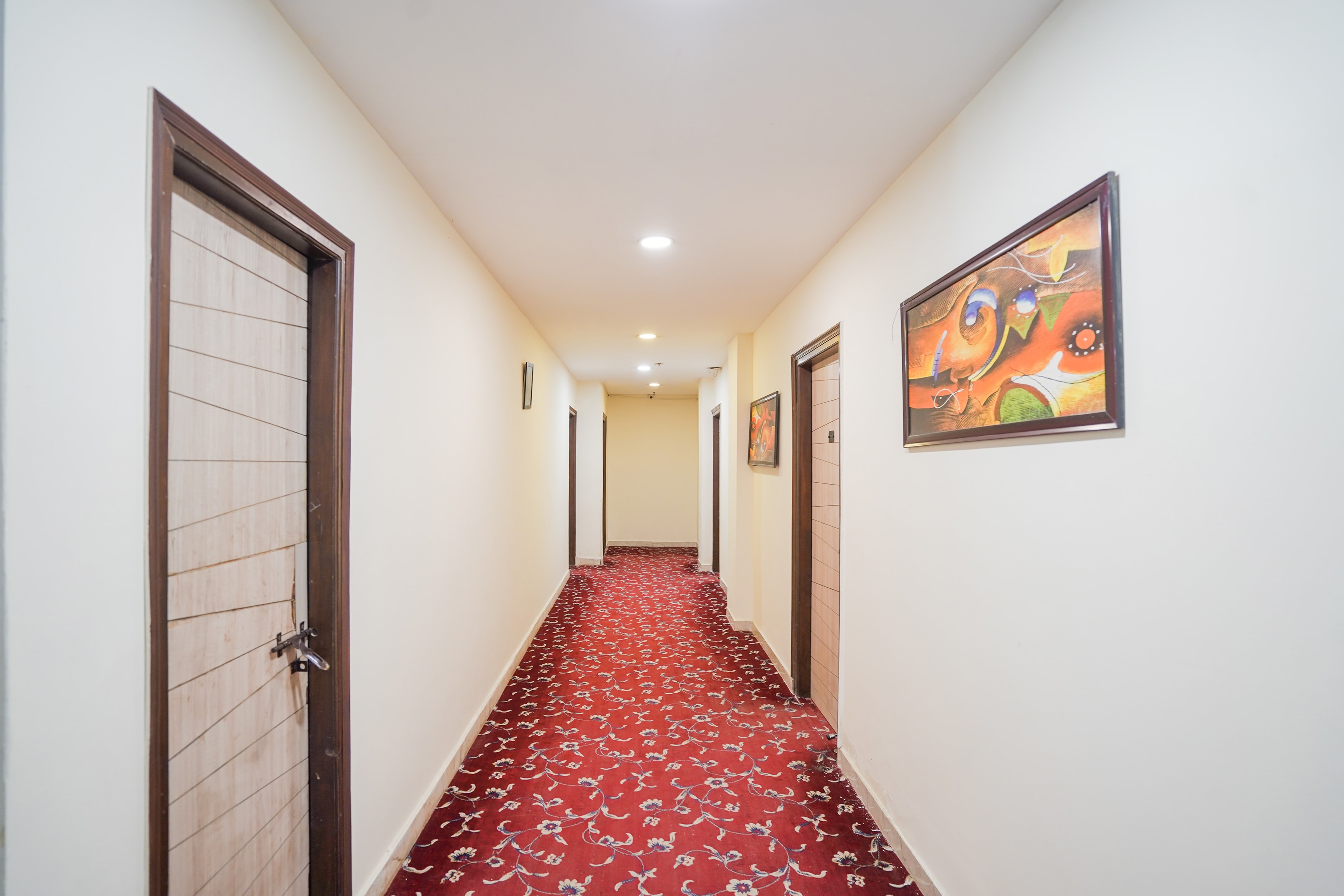 Super Collection O West Vinod Nagar Metro Station Formerly Royal Inn in Delhi