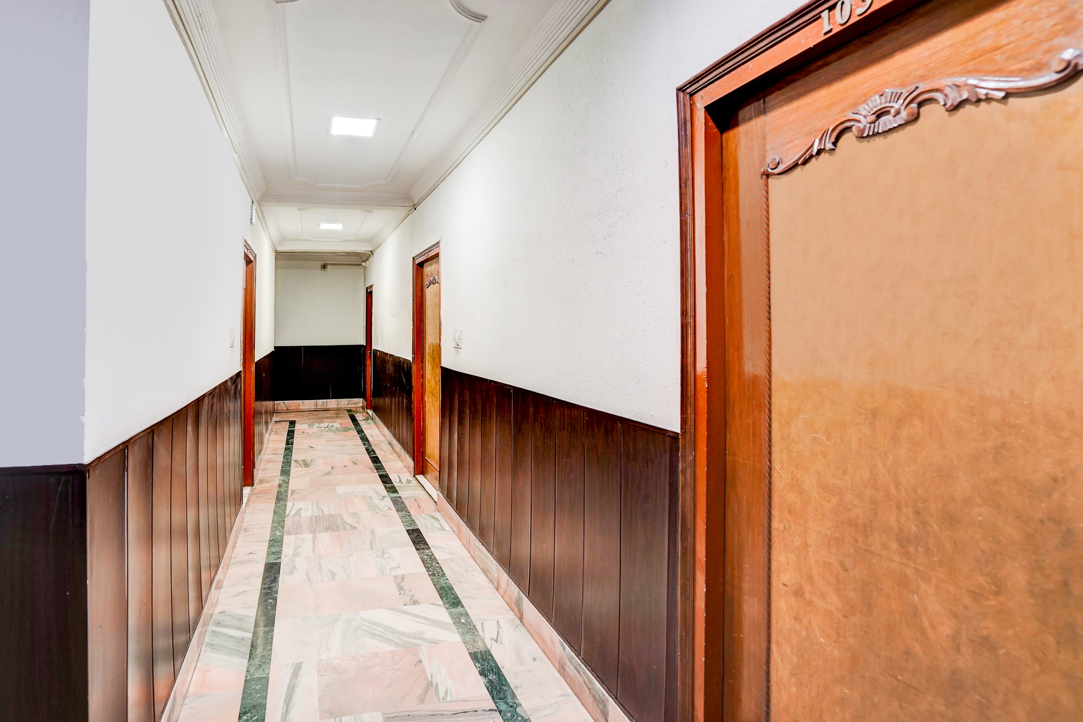 Hotel O Hussainganj Near Vidhansabha in Lucknow