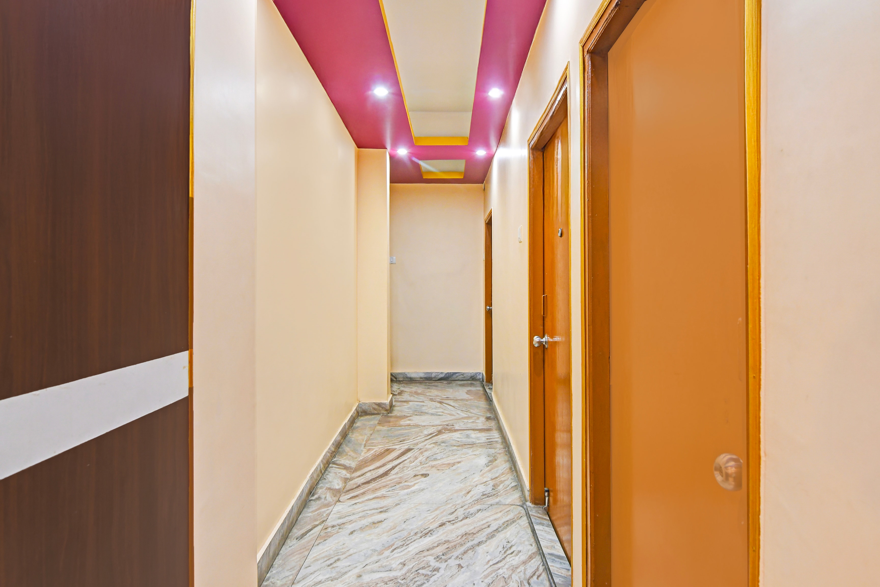 Super Hotel O Rishra Railway Station Formerly Green Guest House in Hoogly