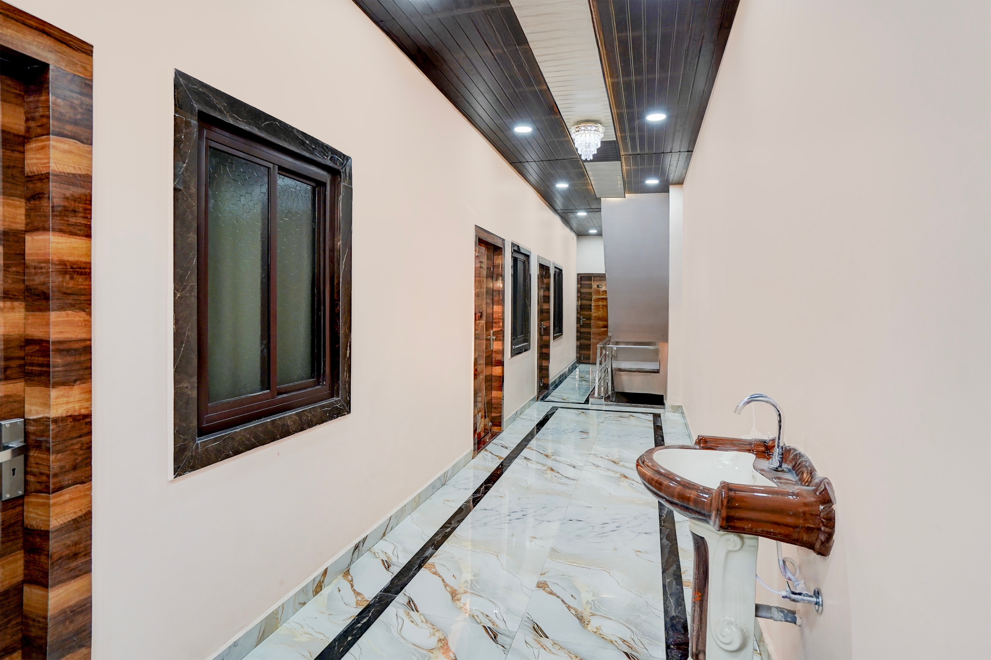 Super Hotel O Tedhi Bazaar Near Ram Janambhumi in Ayodhya