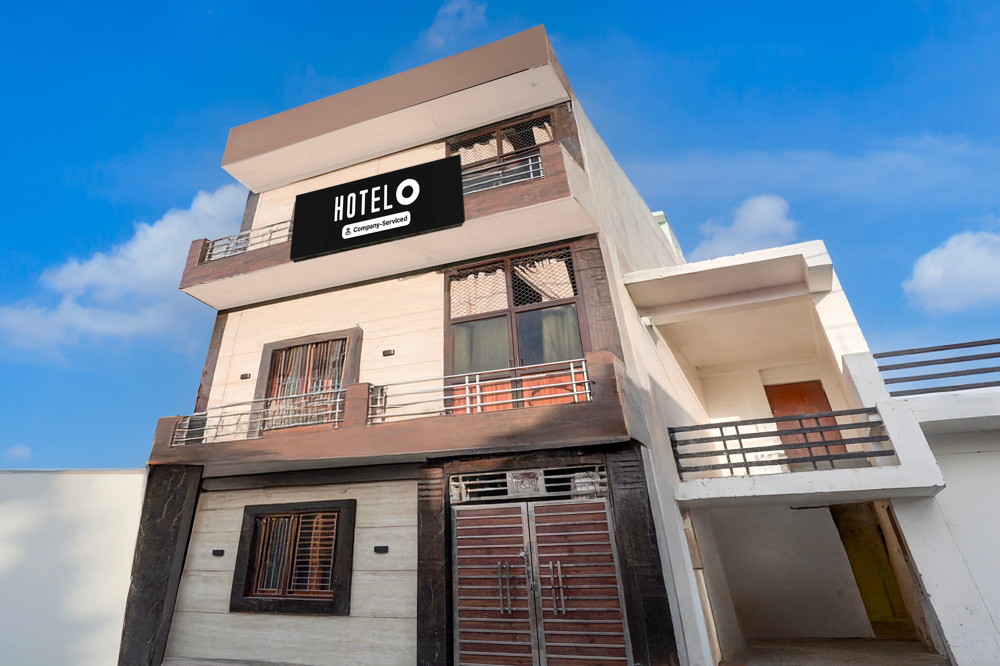 Super Hotel O Tedhi Bazaar Near Ram Janambhumi in Ayodhya