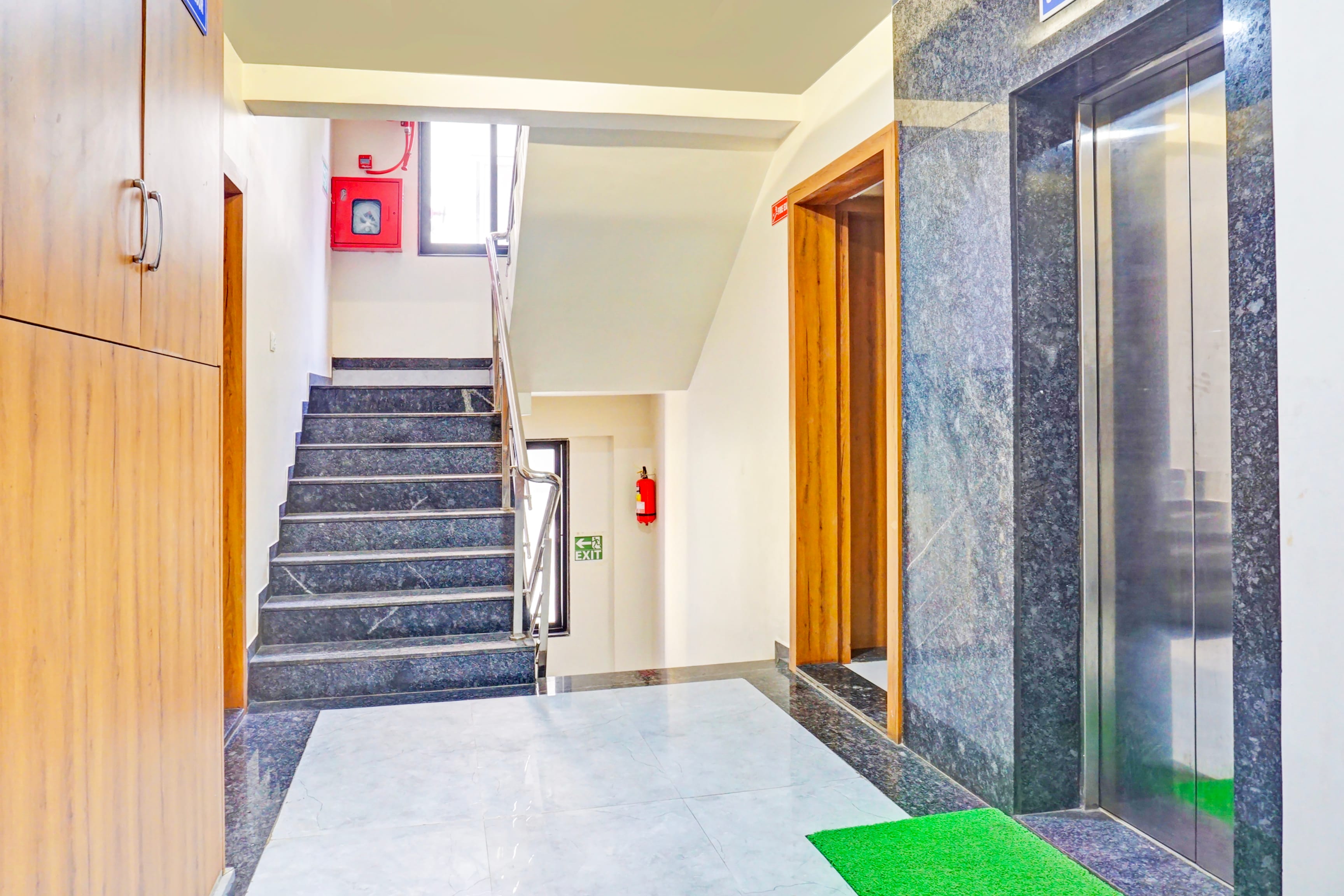 Super Townhouse Amanora Park Town Formerly Samrat Inn in Pune