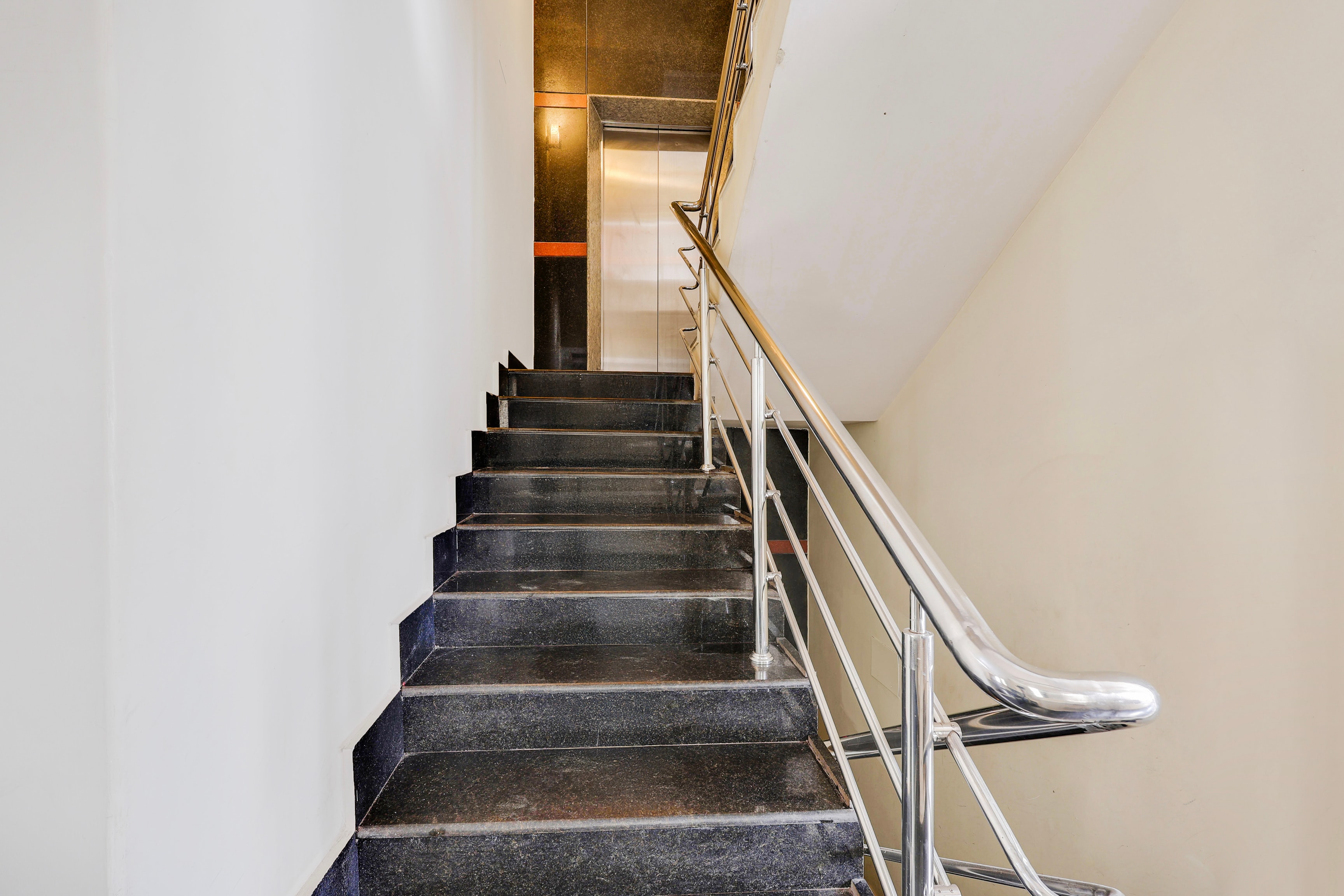 Super Townhouse Dwarka Nagar Near Ramatalkies in Visakhapatnam