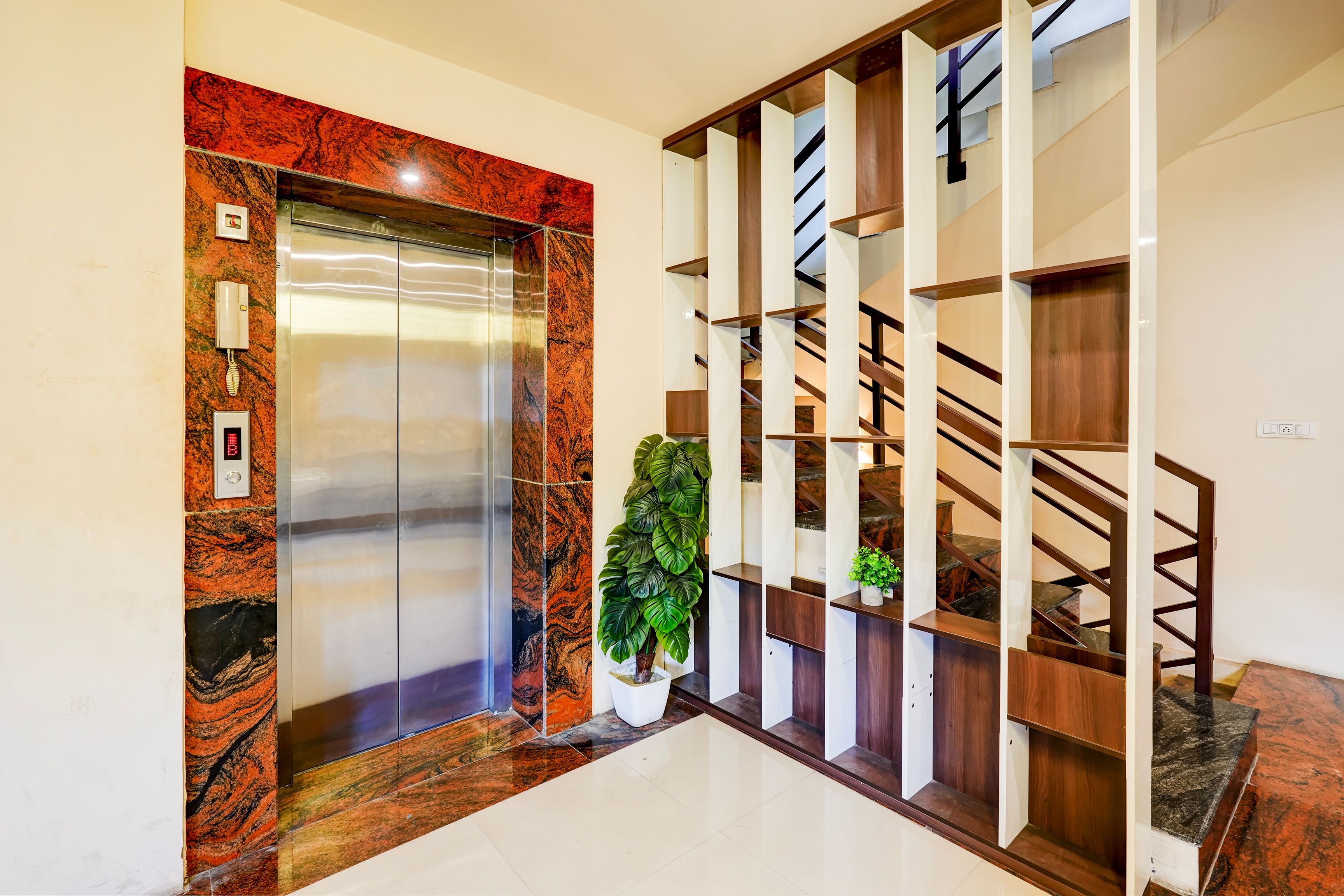 Super Townhouse Oak Mahadevapura Opposite Phoenix Mall Formerly Grand Wilton Inn in Bangalore